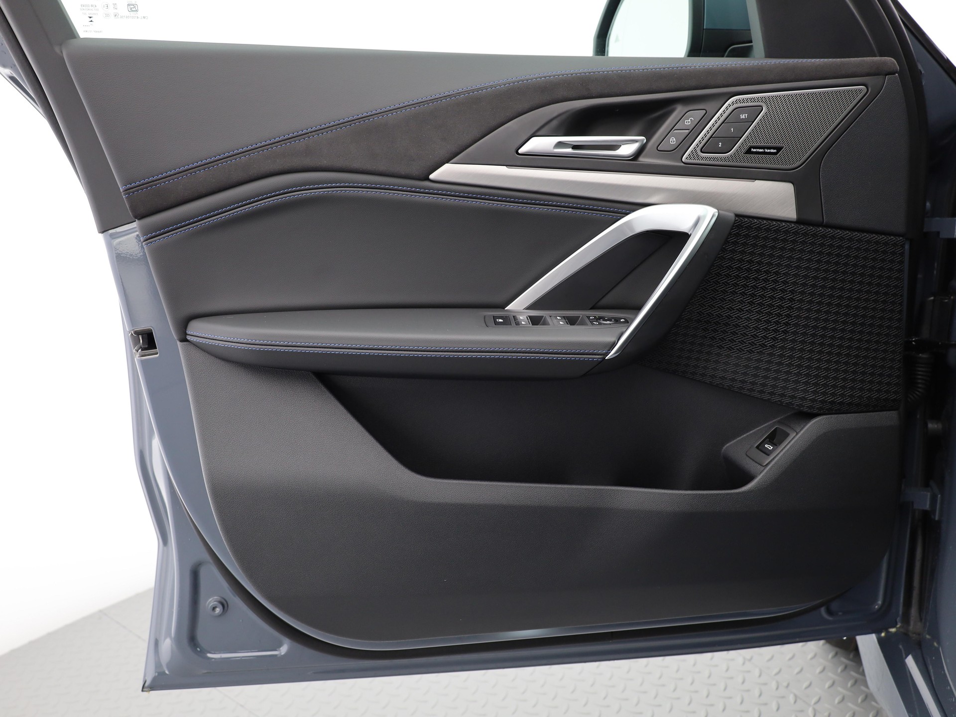 BMW iX1 30 xDrive-image-8