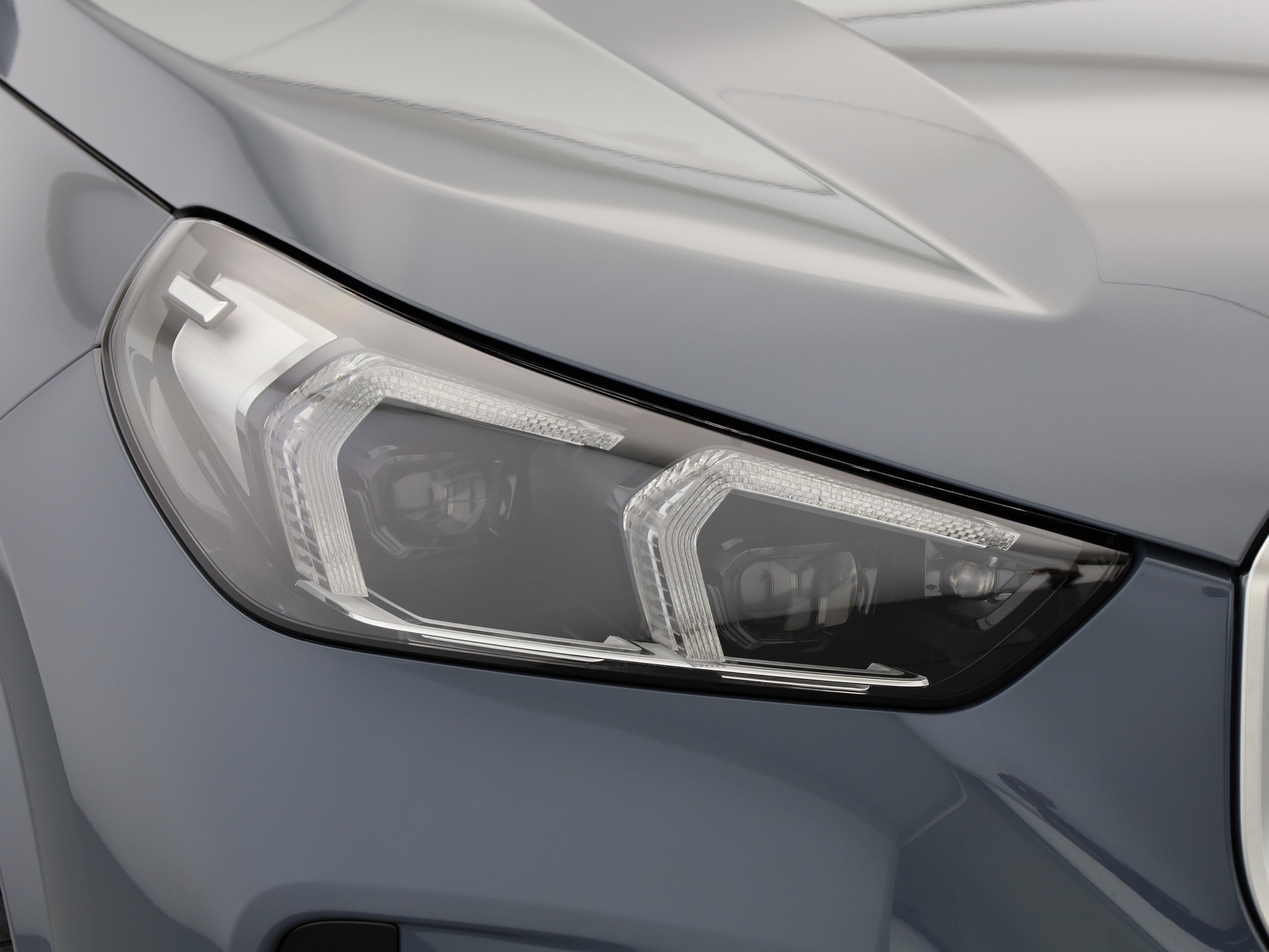BMW iX1 30 xDrive-image-5
