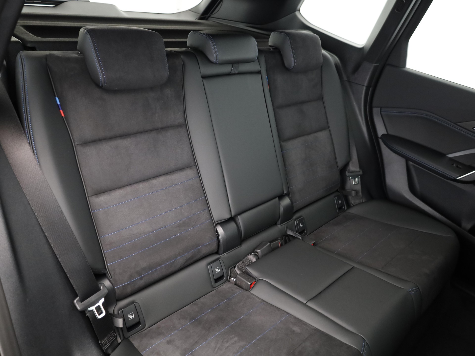 BMW iX1 30 xDrive-image-13