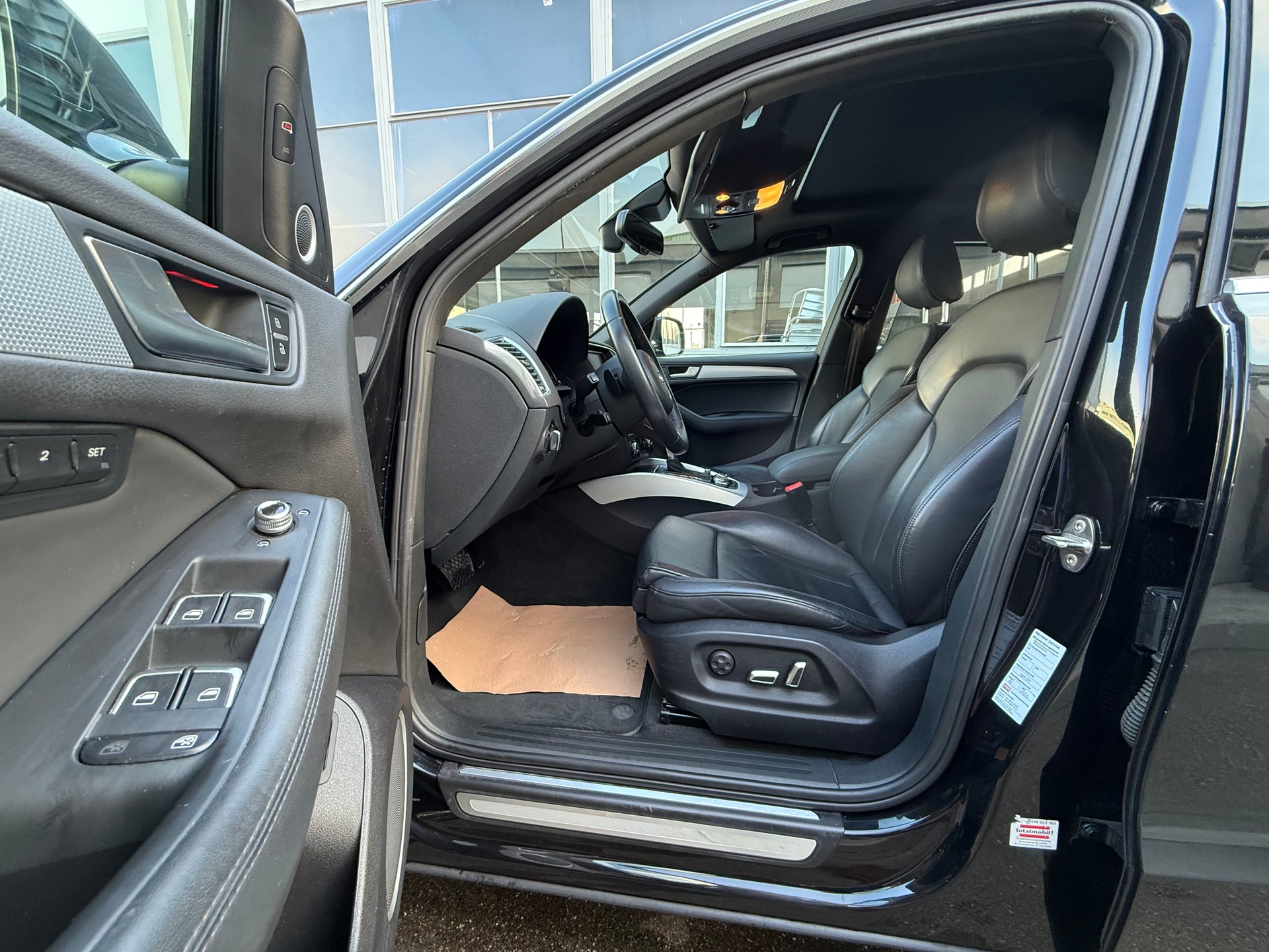 AUDI Q5 3.0 TFSI quattro tiptronic *CH Fahrzeug *Frisch ab MFK *Automat *Tempomat *Panorama *Komfort Schlüssel *8 Fach bereift-image-7