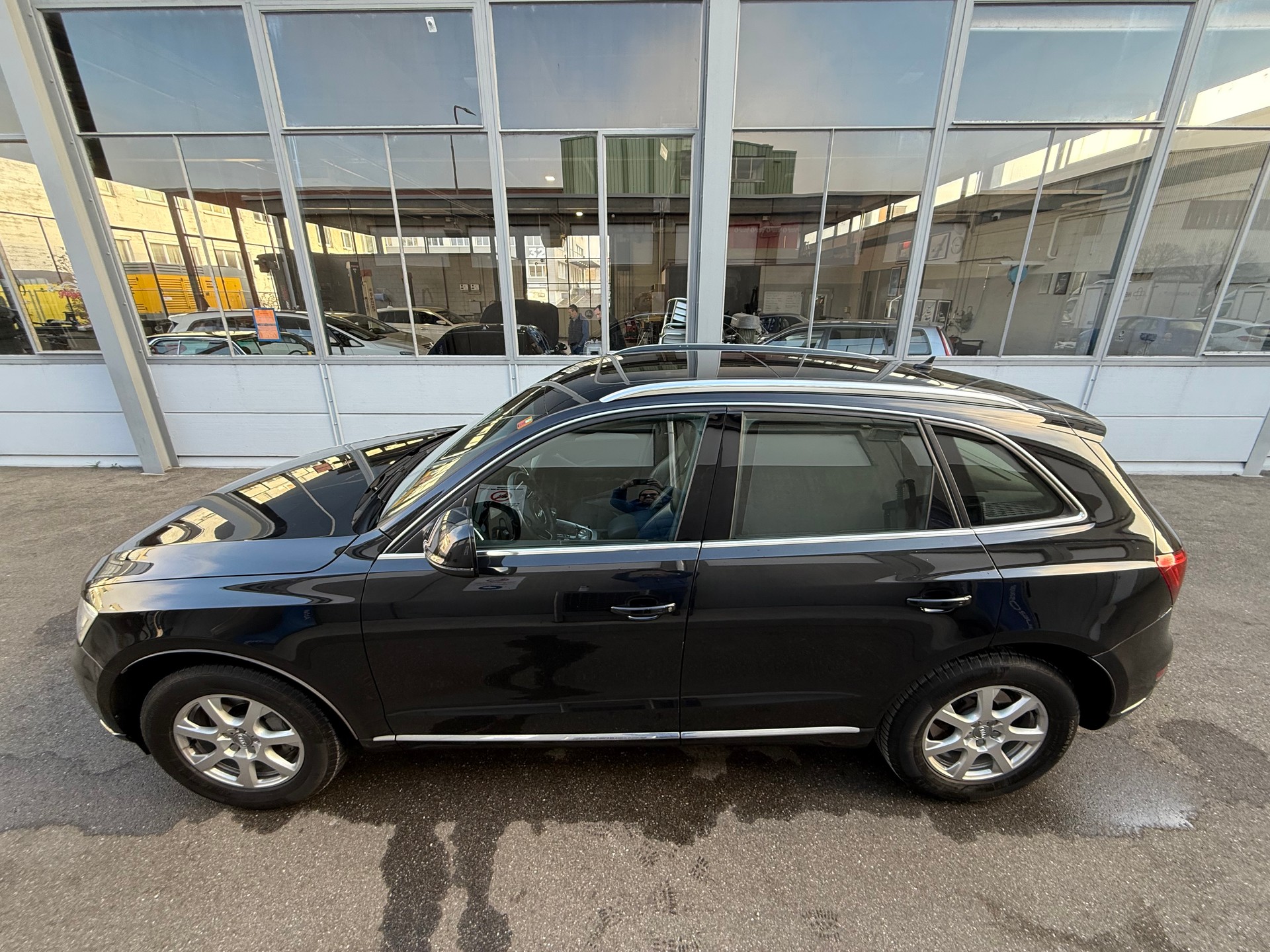 AUDI Q5 3.0 TFSI quattro tiptronic *CH Fahrzeug *Frisch ab MFK *Automat *Tempomat *Panorama *Komfort Schlüssel *8 Fach bereift-image-6