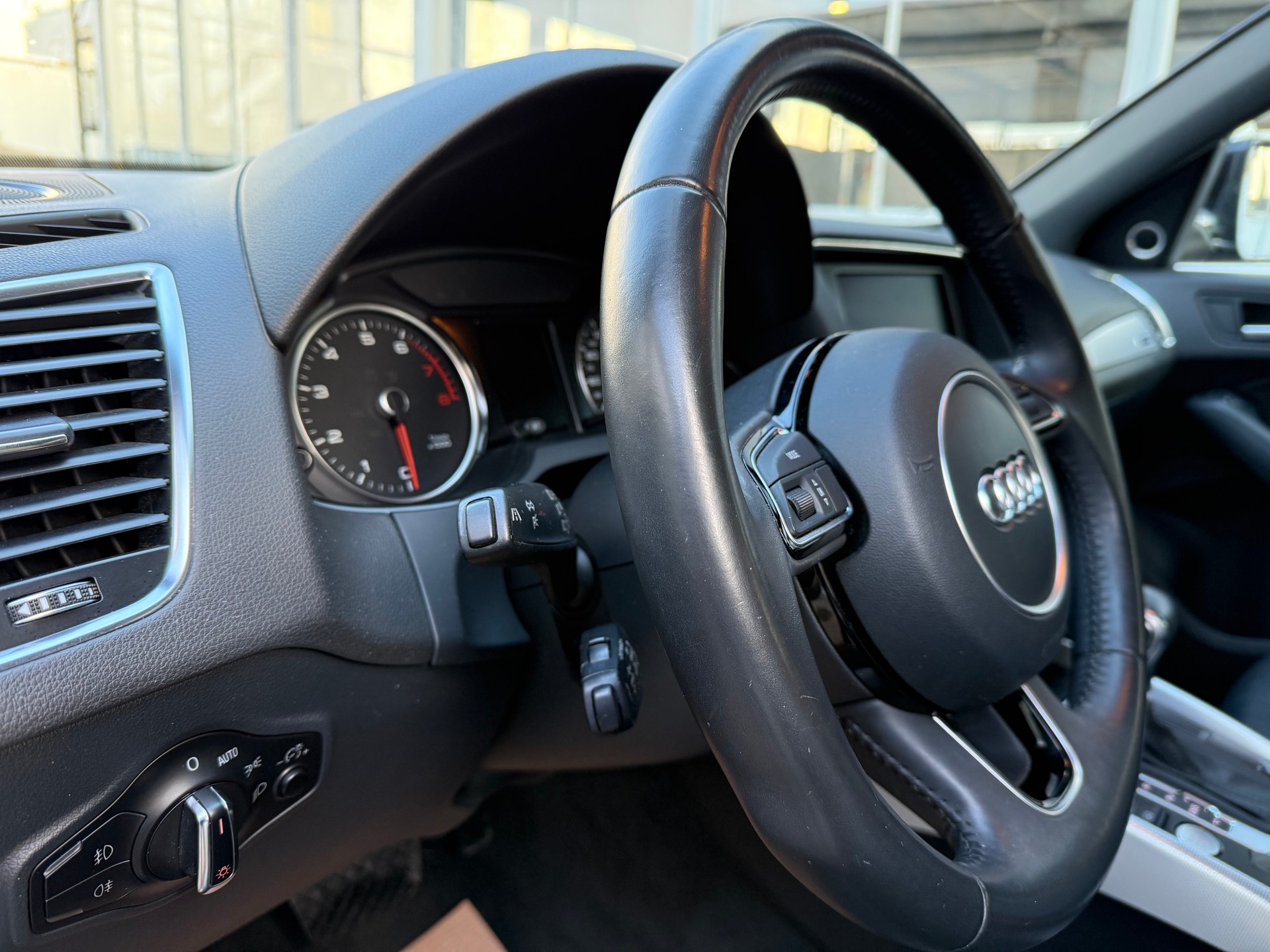 AUDI Q5 3.0 TFSI quattro tiptronic *CH Fahrzeug *Frisch ab MFK *Automat *Tempomat *Panorama *Komfort Schlüssel *8 Fach bereift-image-8