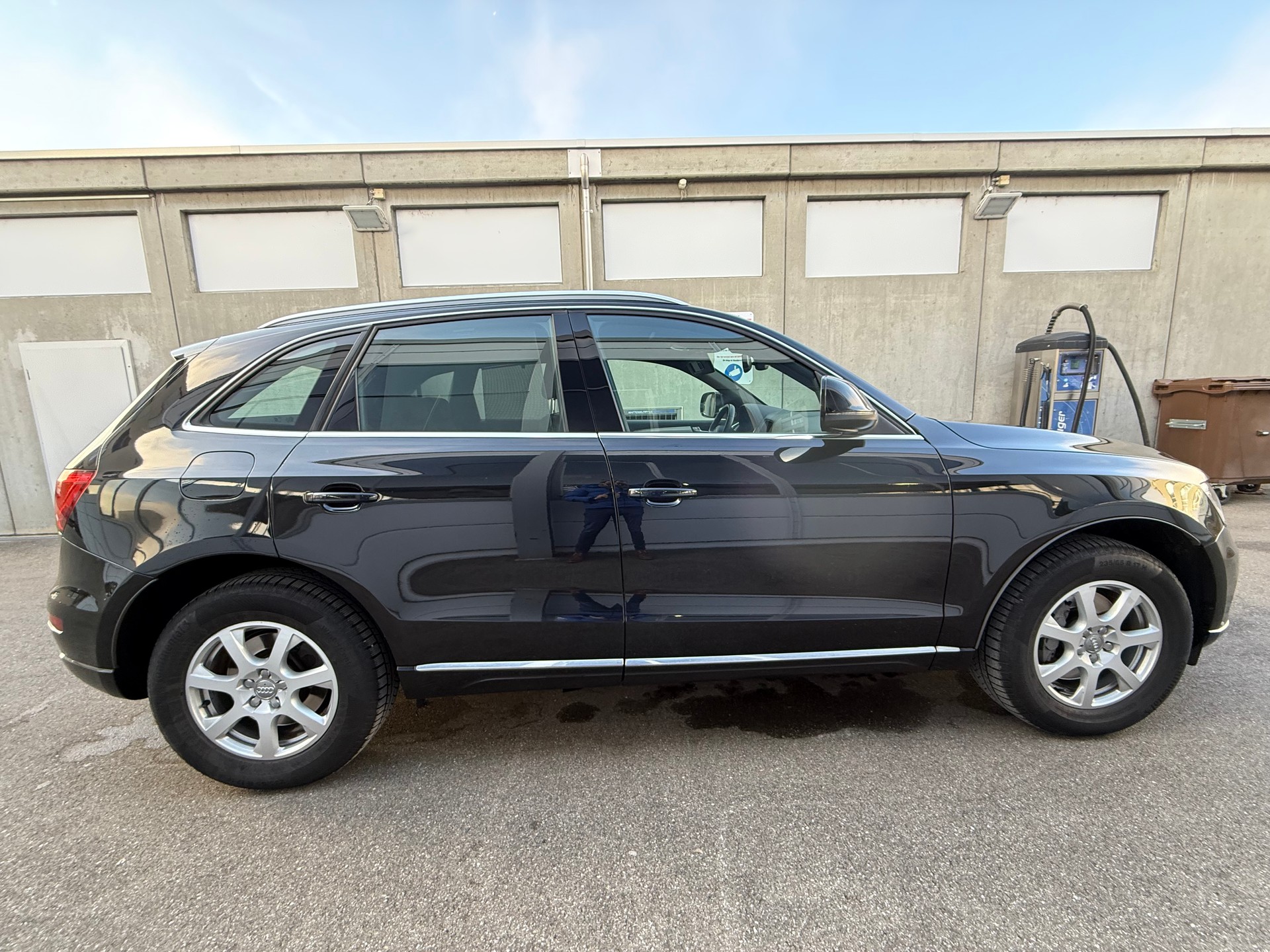 AUDI Q5 3.0 TFSI quattro tiptronic *CH Fahrzeug *Frisch ab MFK *Automat *Tempomat *Panorama *Komfort Schlüssel *8 Fach bereift-image-2