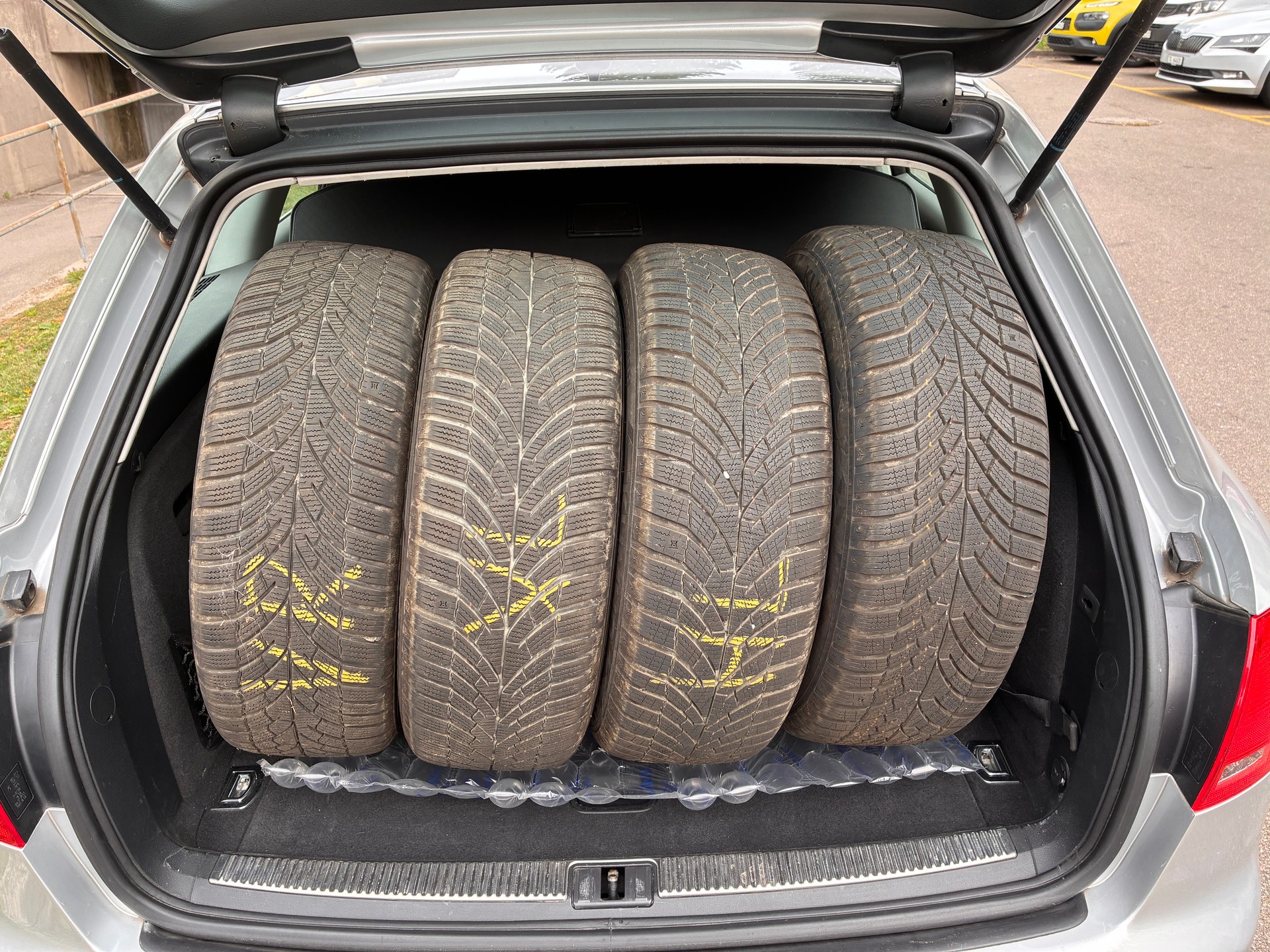 AUDI A4 Avant 1.8 Turbo-image-12