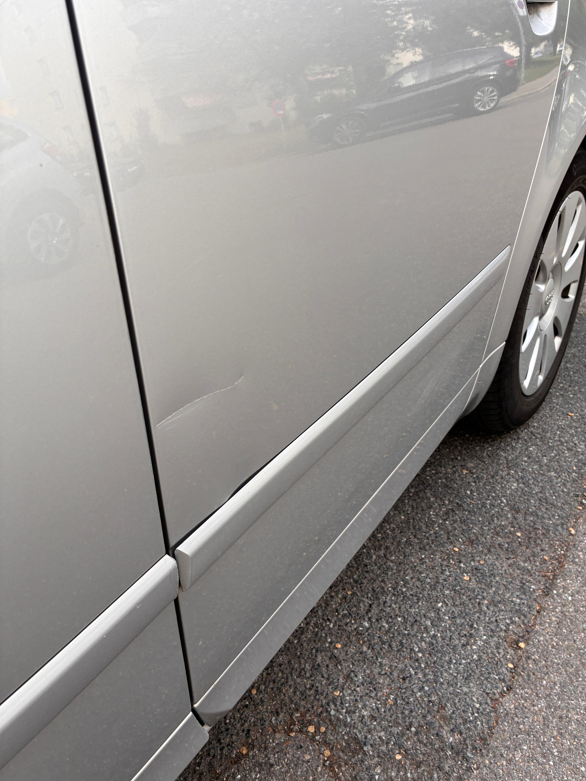 AUDI A4 Avant 1.8 Turbo-image-9