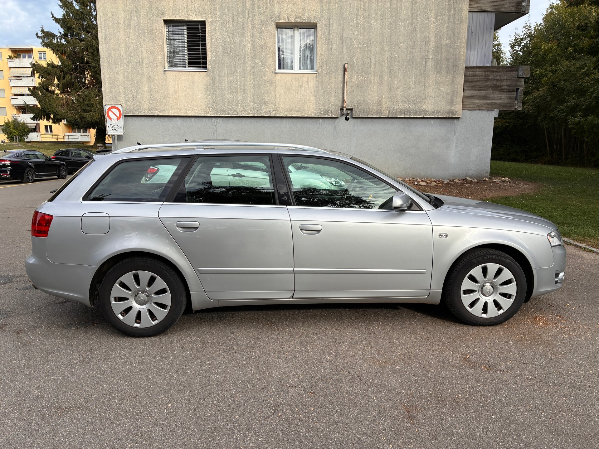 AUDI A4 Avant 1.8 Turbo-image-2