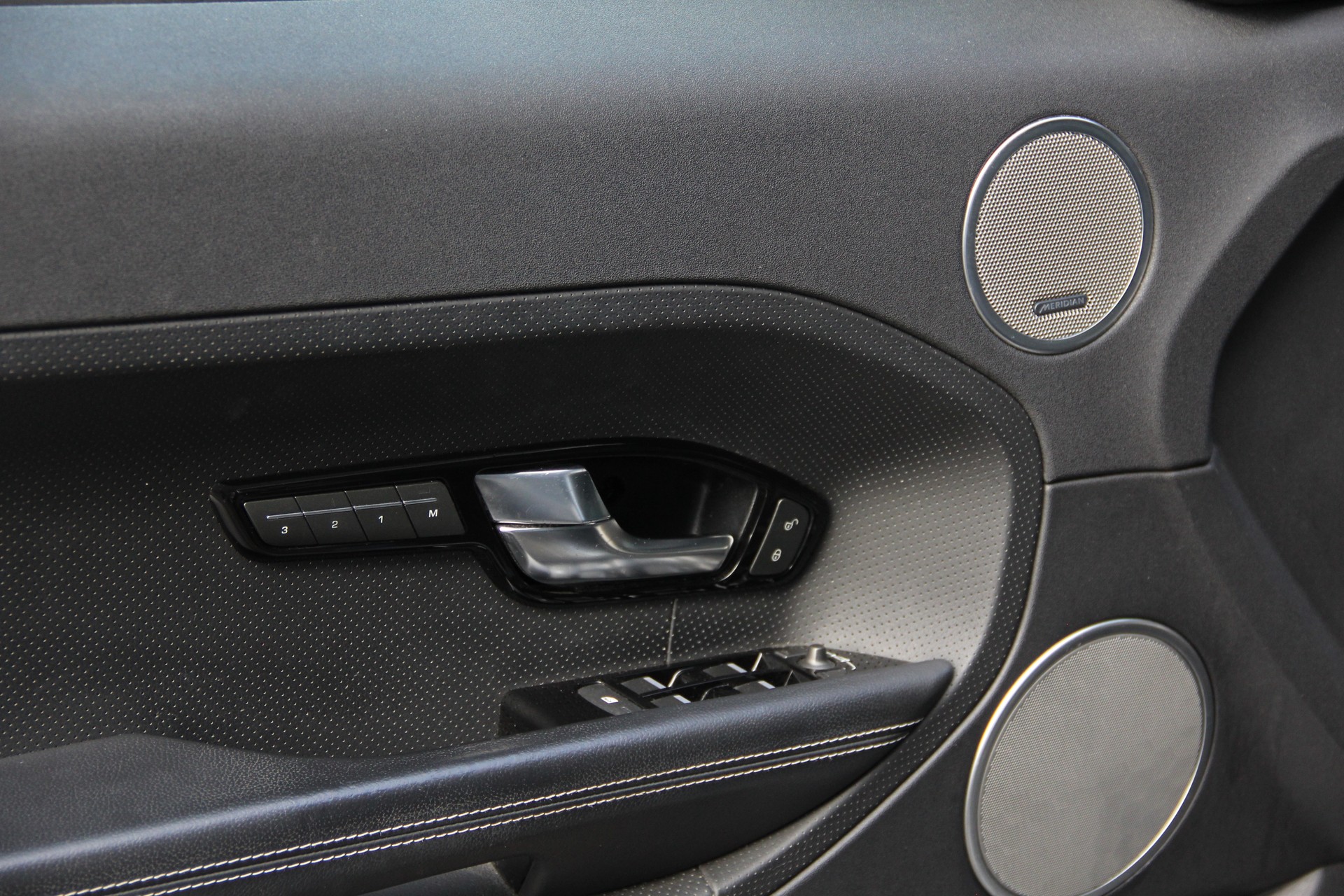 LAND ROVER Range Rover Evoque 2.2 SD4 Dynamic AT6 **360°-KAMERA** **PANORAMADACH** **FRISCH-AB-MFK**-image-13