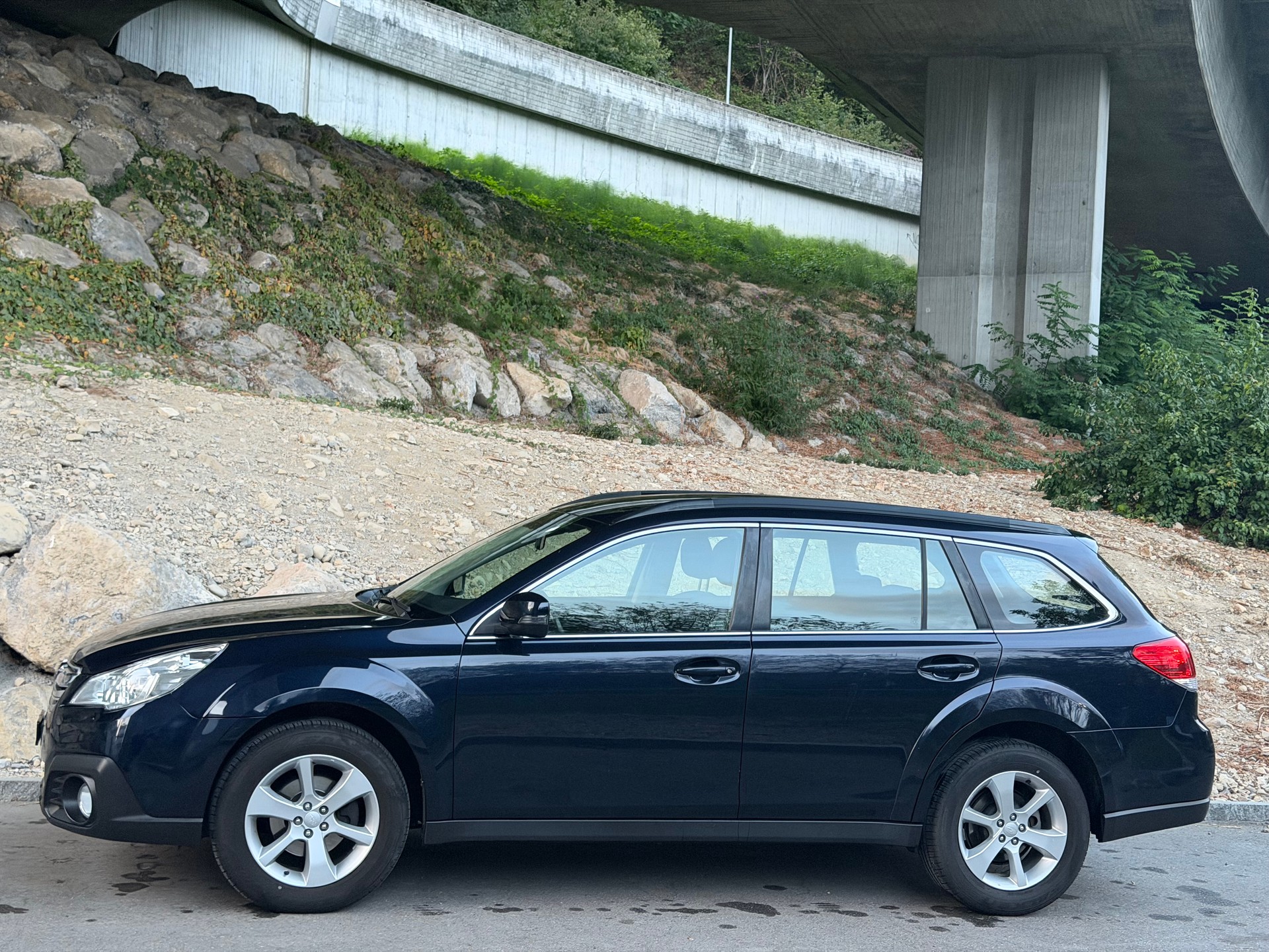SUBARU Outback 2.5i Limited AWD Lineartronic-image-2