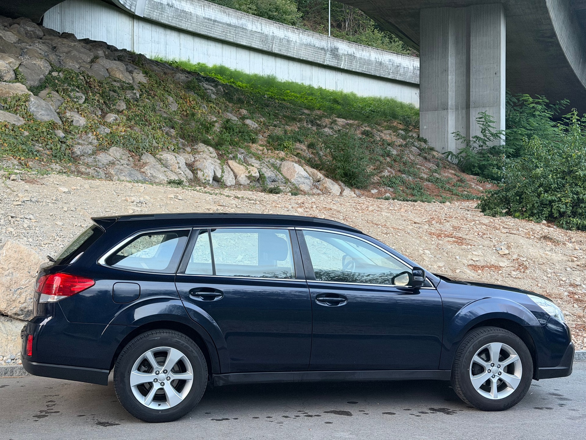 SUBARU Outback 2.5i Limited AWD Lineartronic-image-5