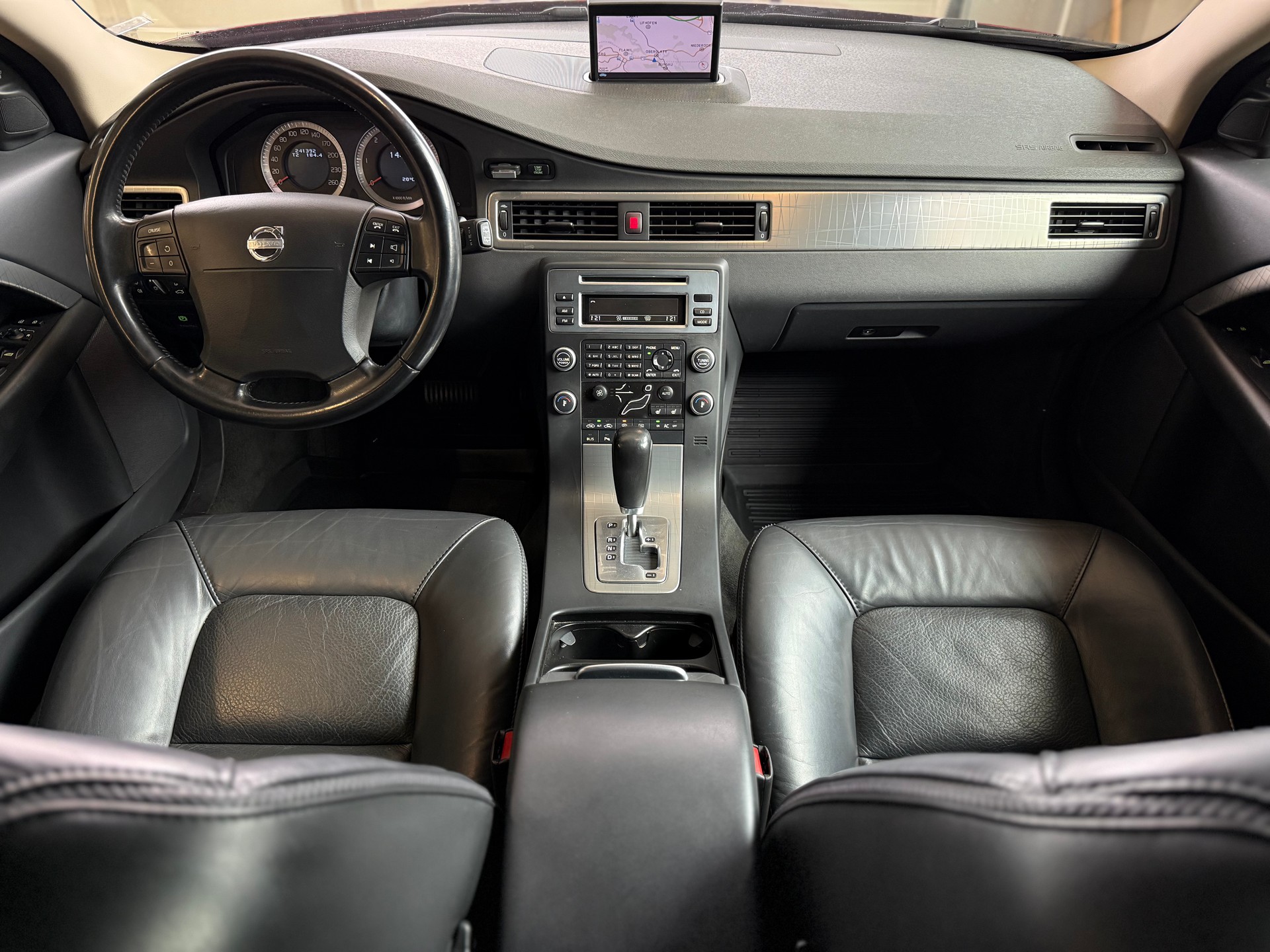 VOLVO XC70 D5 AWD Momentum Geartronic-image-14