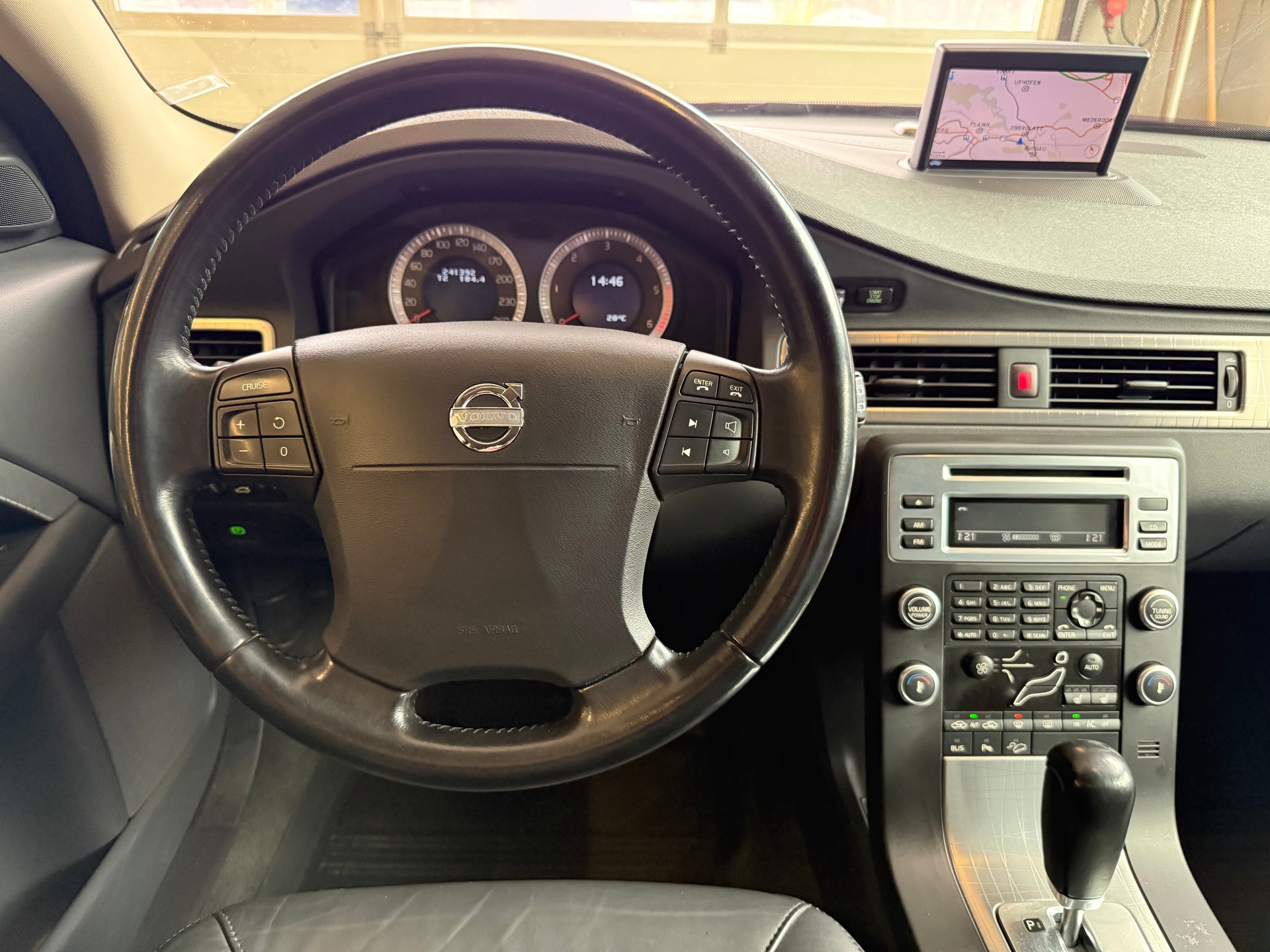 VOLVO XC70 D5 AWD Momentum Geartronic-image-15