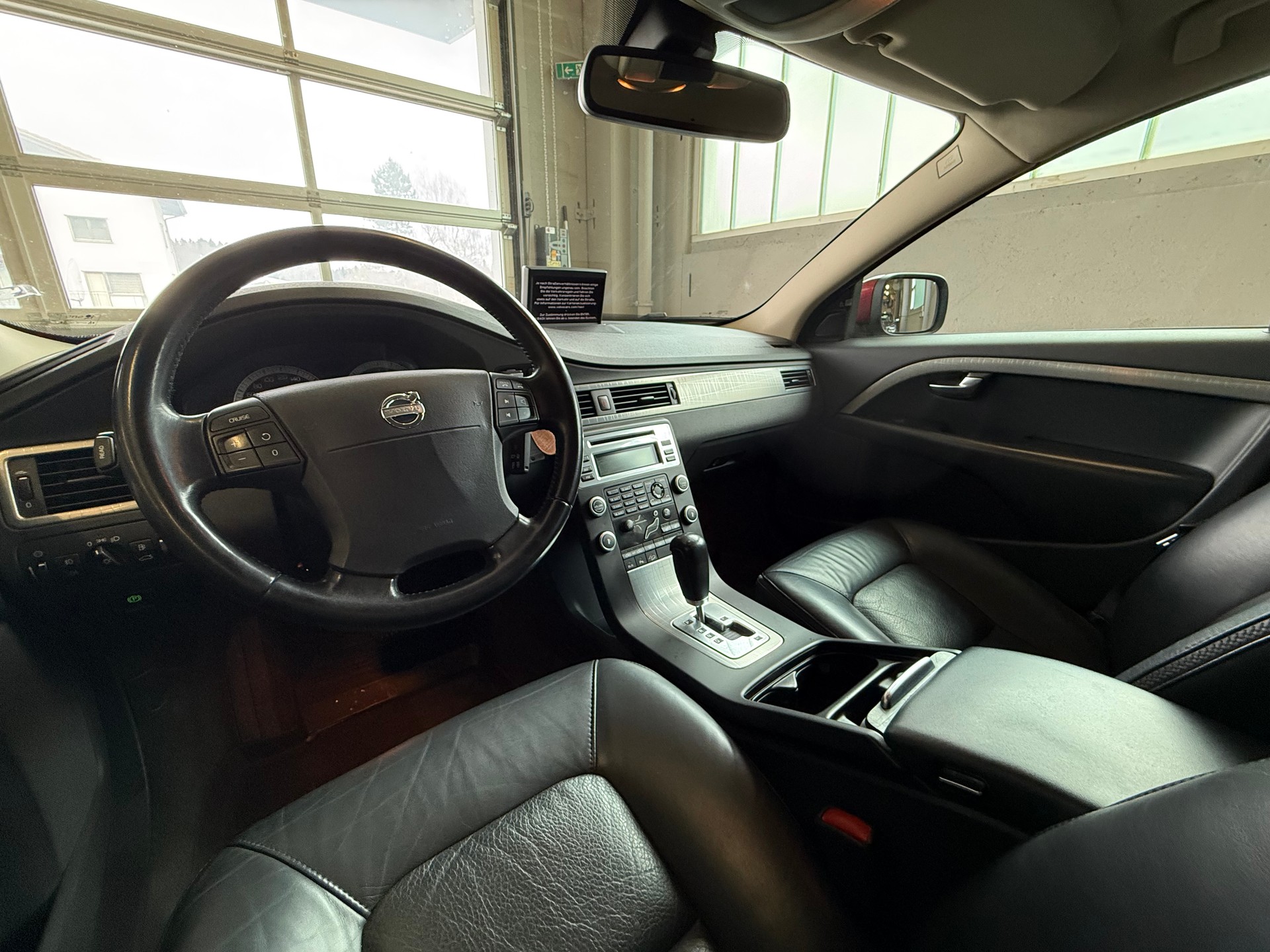 VOLVO XC70 D5 AWD Momentum Geartronic-image-13
