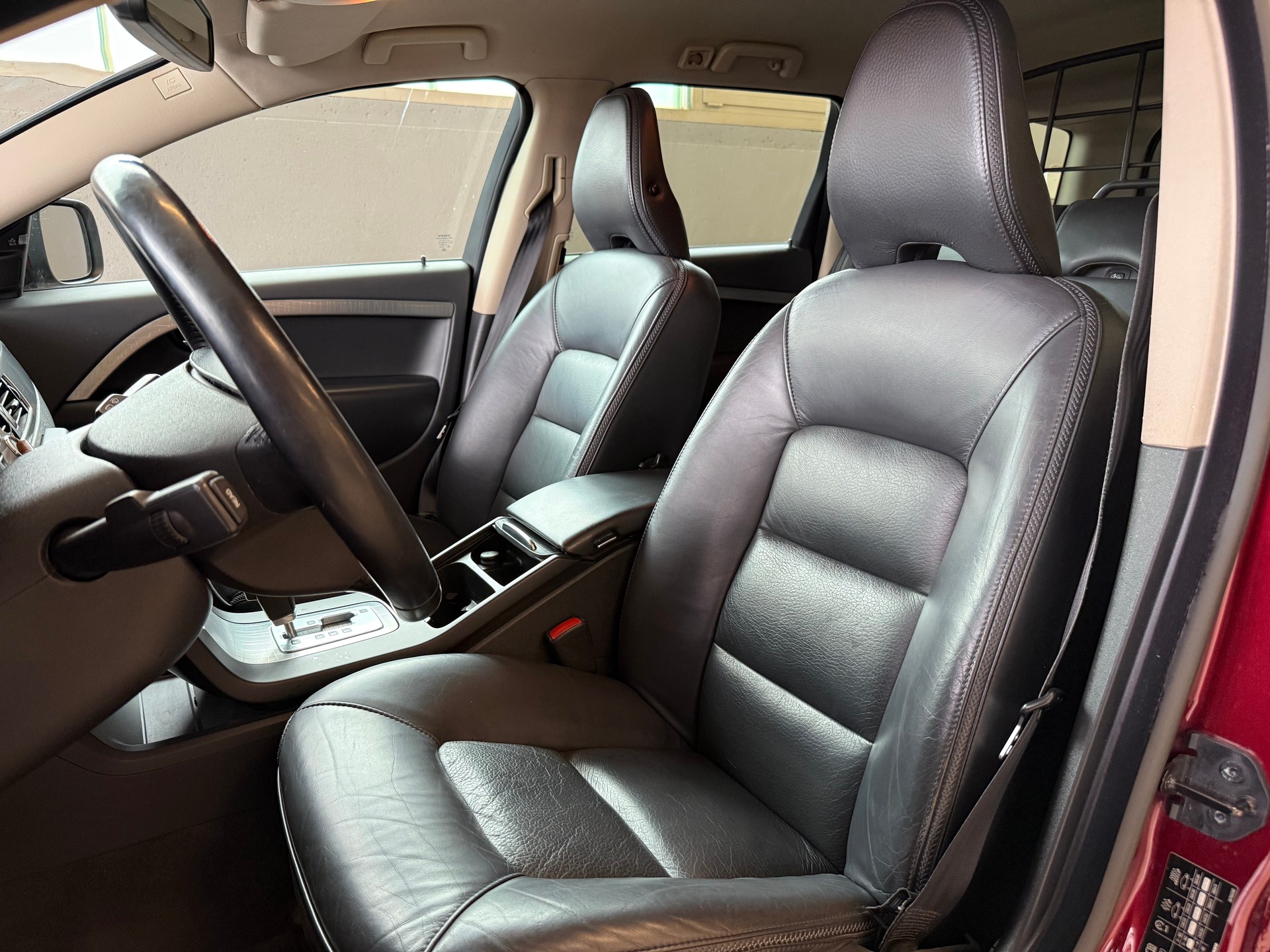VOLVO XC70 D5 AWD Momentum Geartronic-image-12