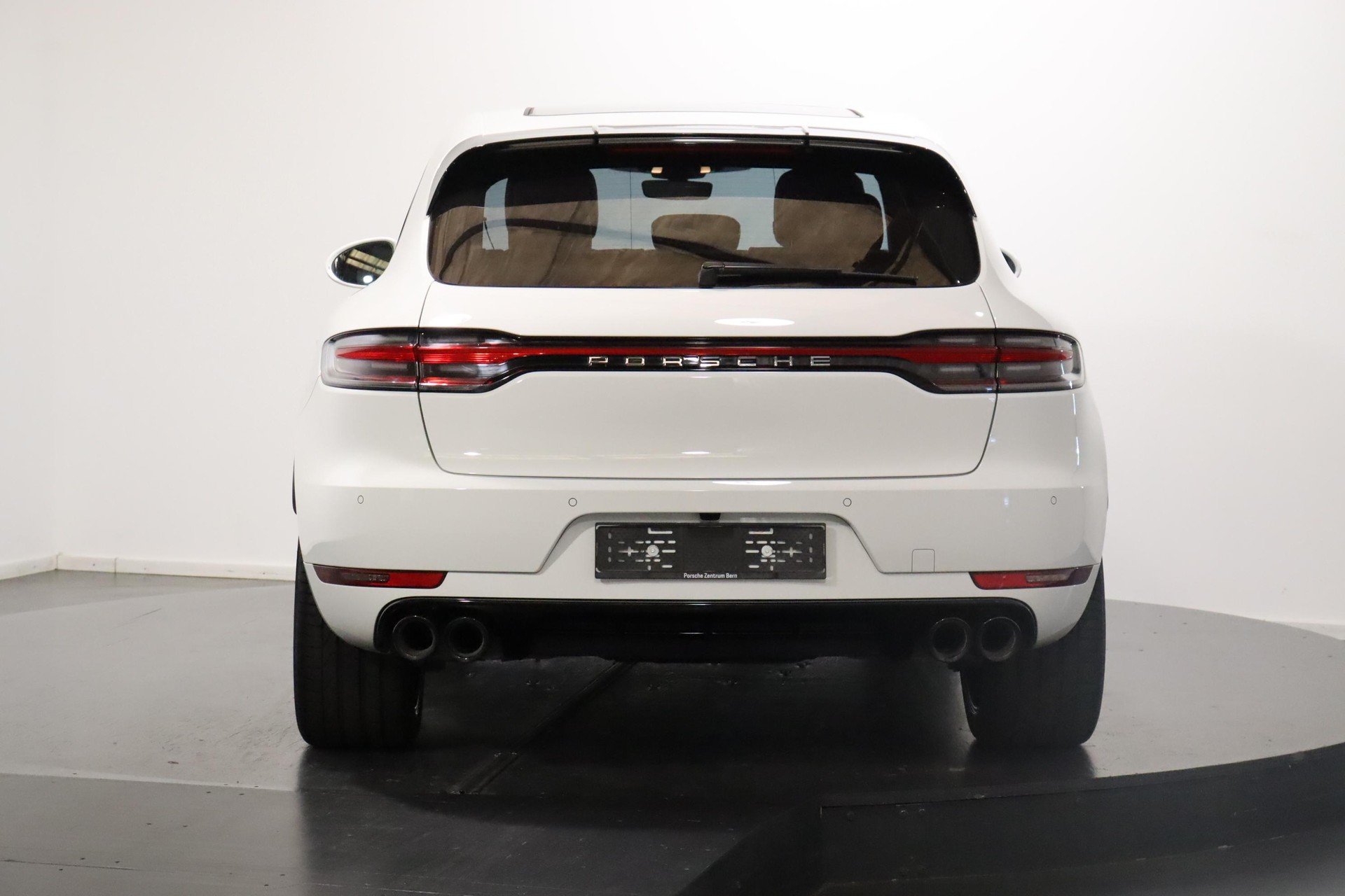 PORSCHE Macan 2.9 V6 Turbo-showroom-element-3