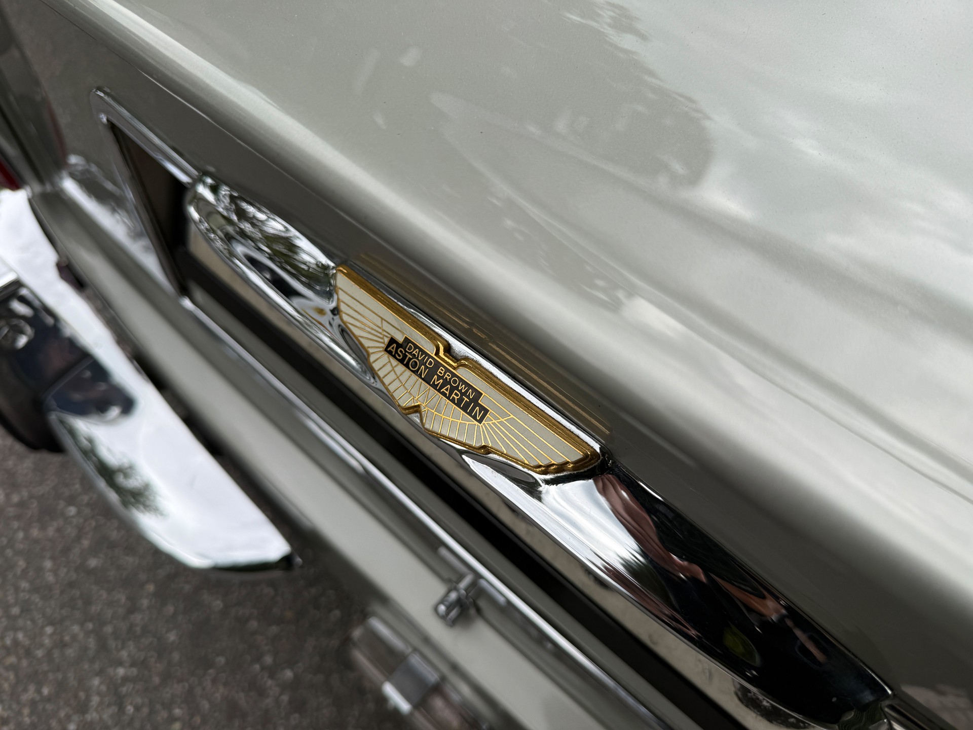 ASTON MARTIN DB 6 Vantage-image-13