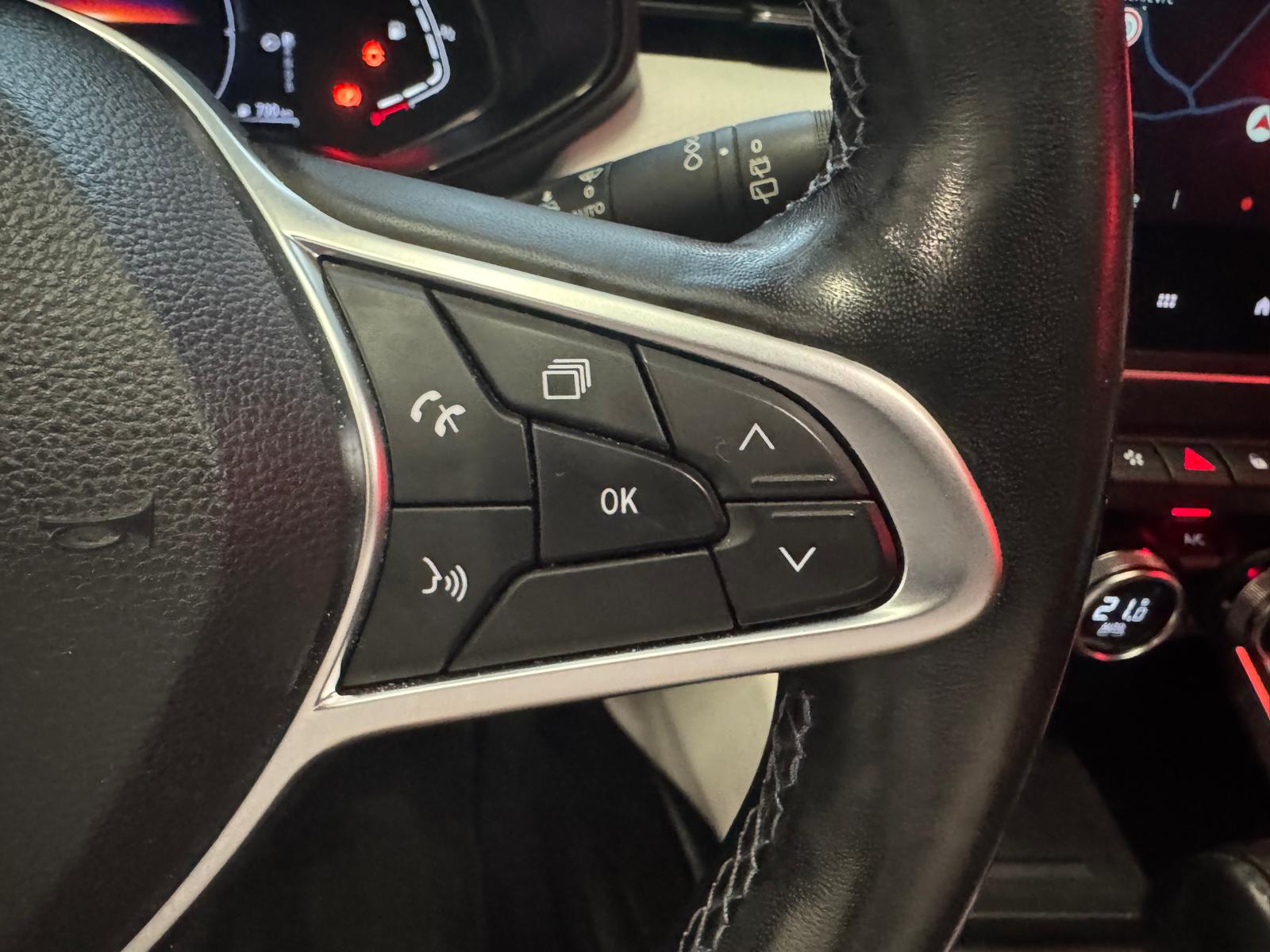 RENAULT Clio 1.6 E-Tech Techno-image-18