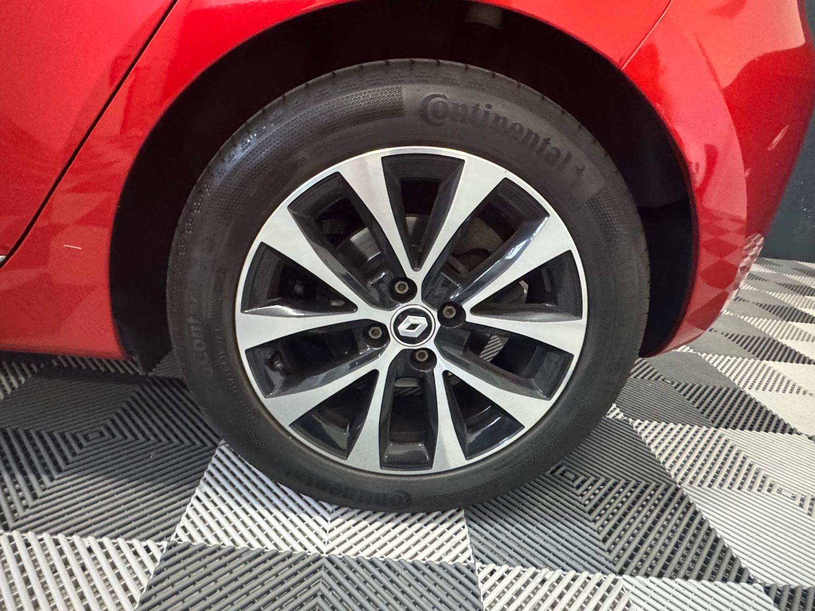 RENAULT Clio 1.6 E-Tech Techno-image-25