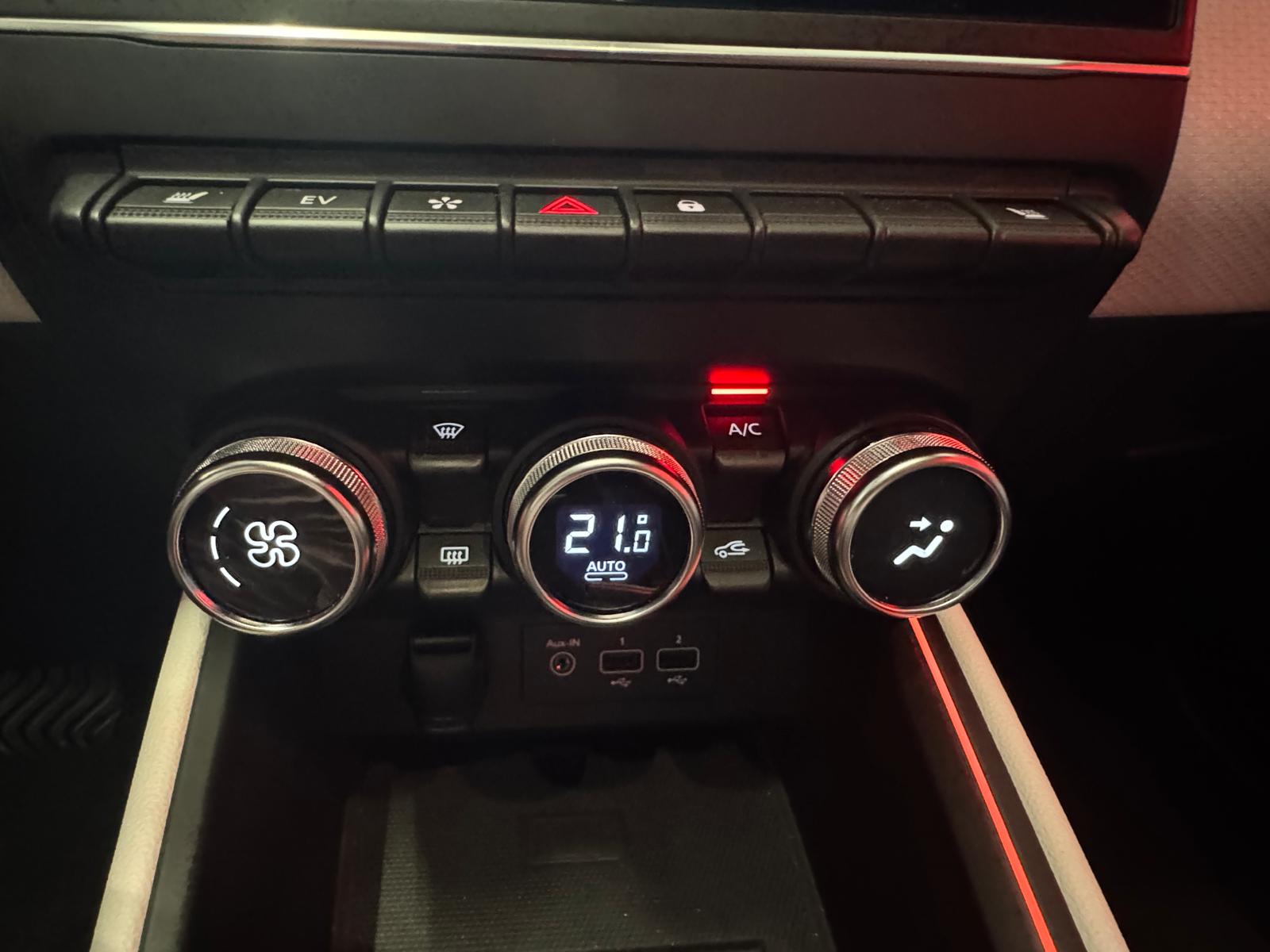 RENAULT Clio 1.6 E-Tech Techno-image-22