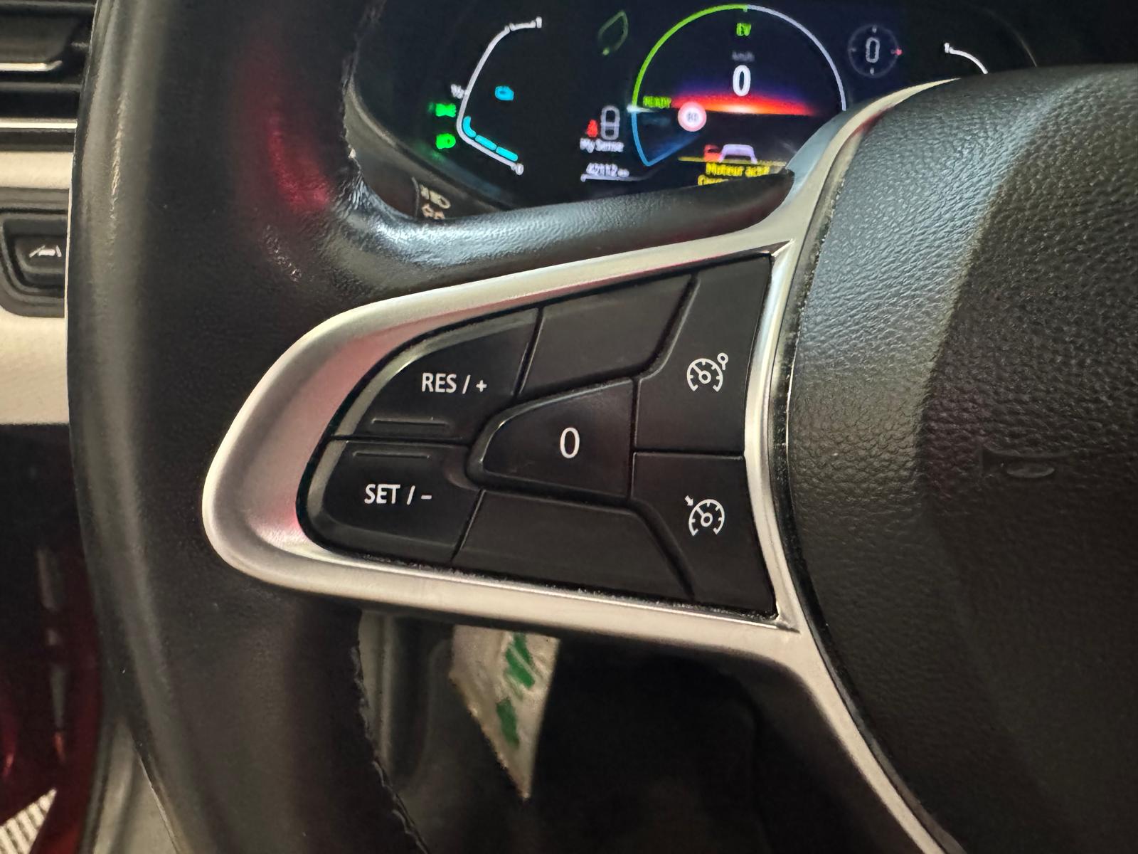 RENAULT Clio 1.6 E-Tech Techno-image-17