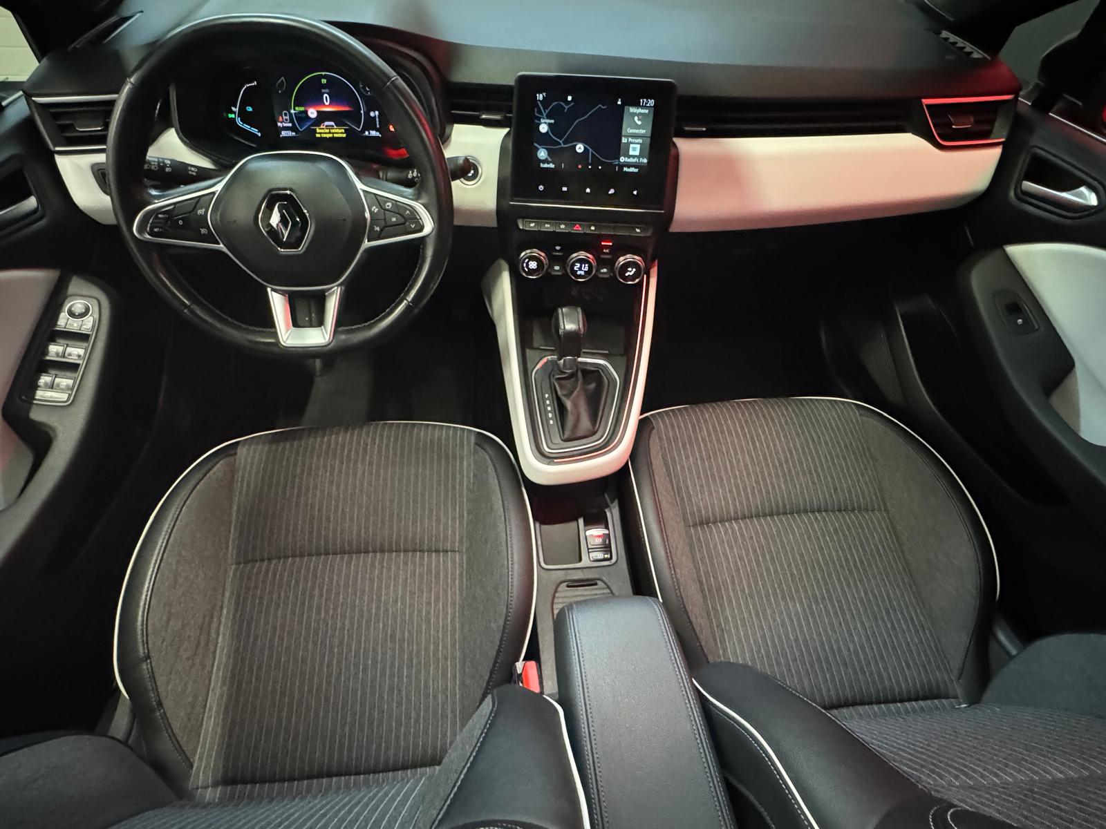 RENAULT Clio 1.6 E-Tech Techno-image-13