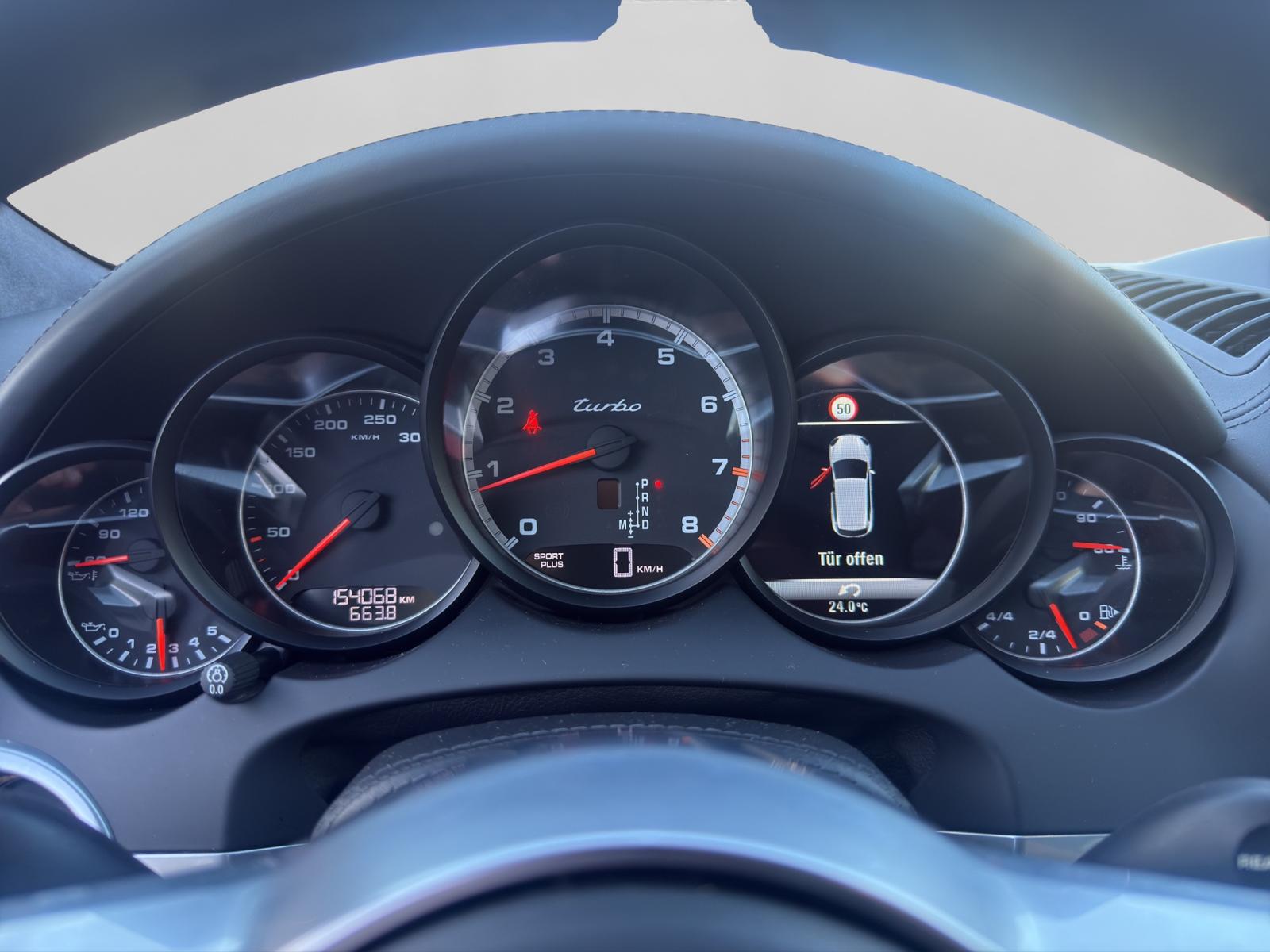 PORSCHE Cayenne Turbo-image-10