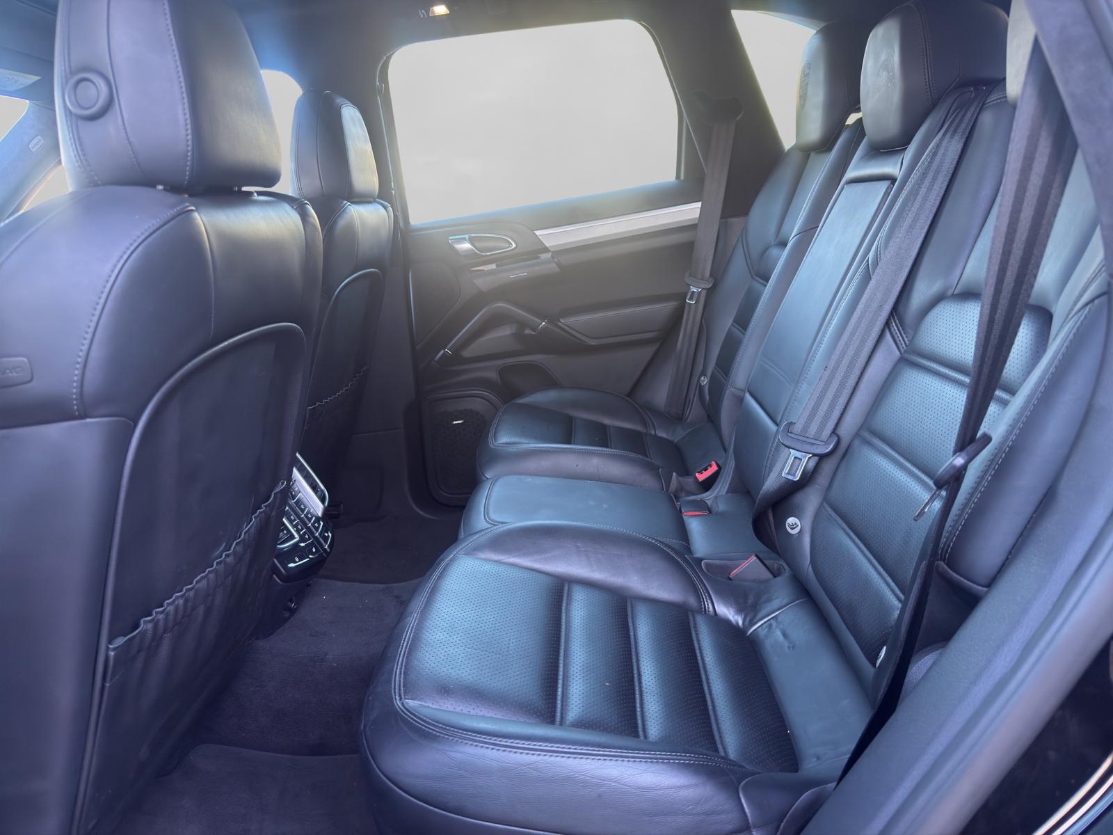 PORSCHE Cayenne Turbo-image-13
