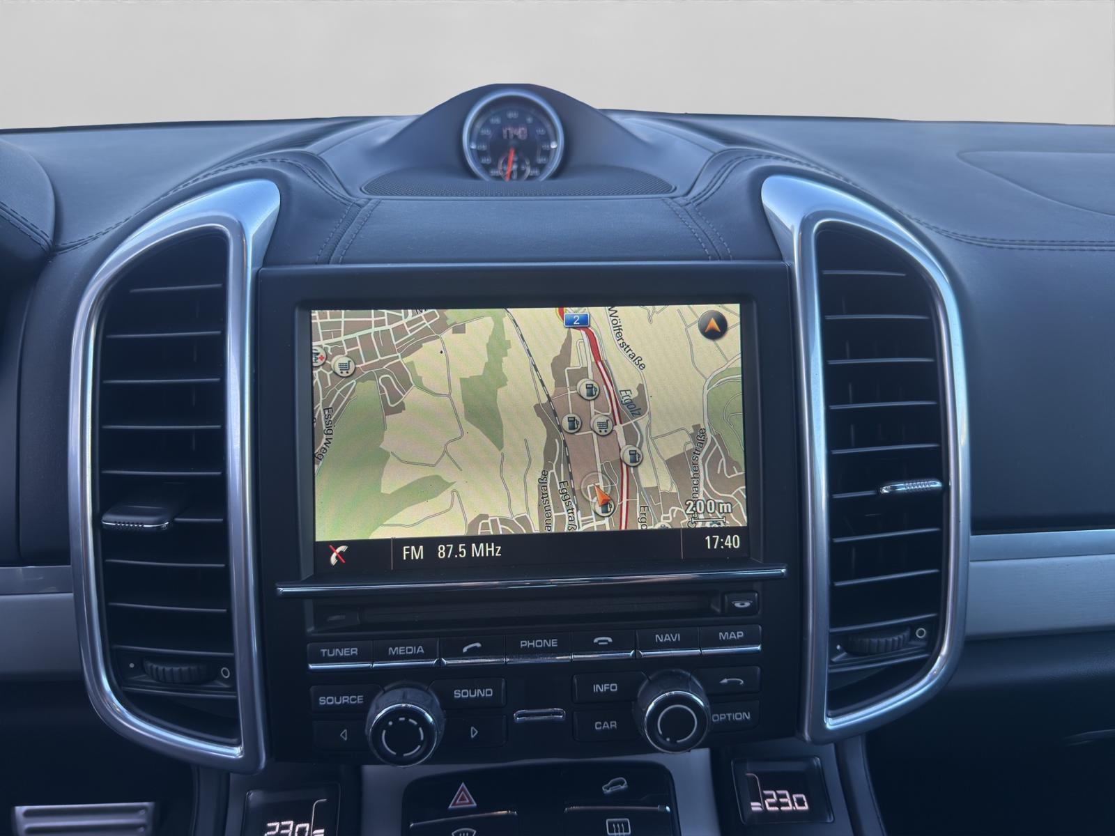 PORSCHE Cayenne Turbo-image-11