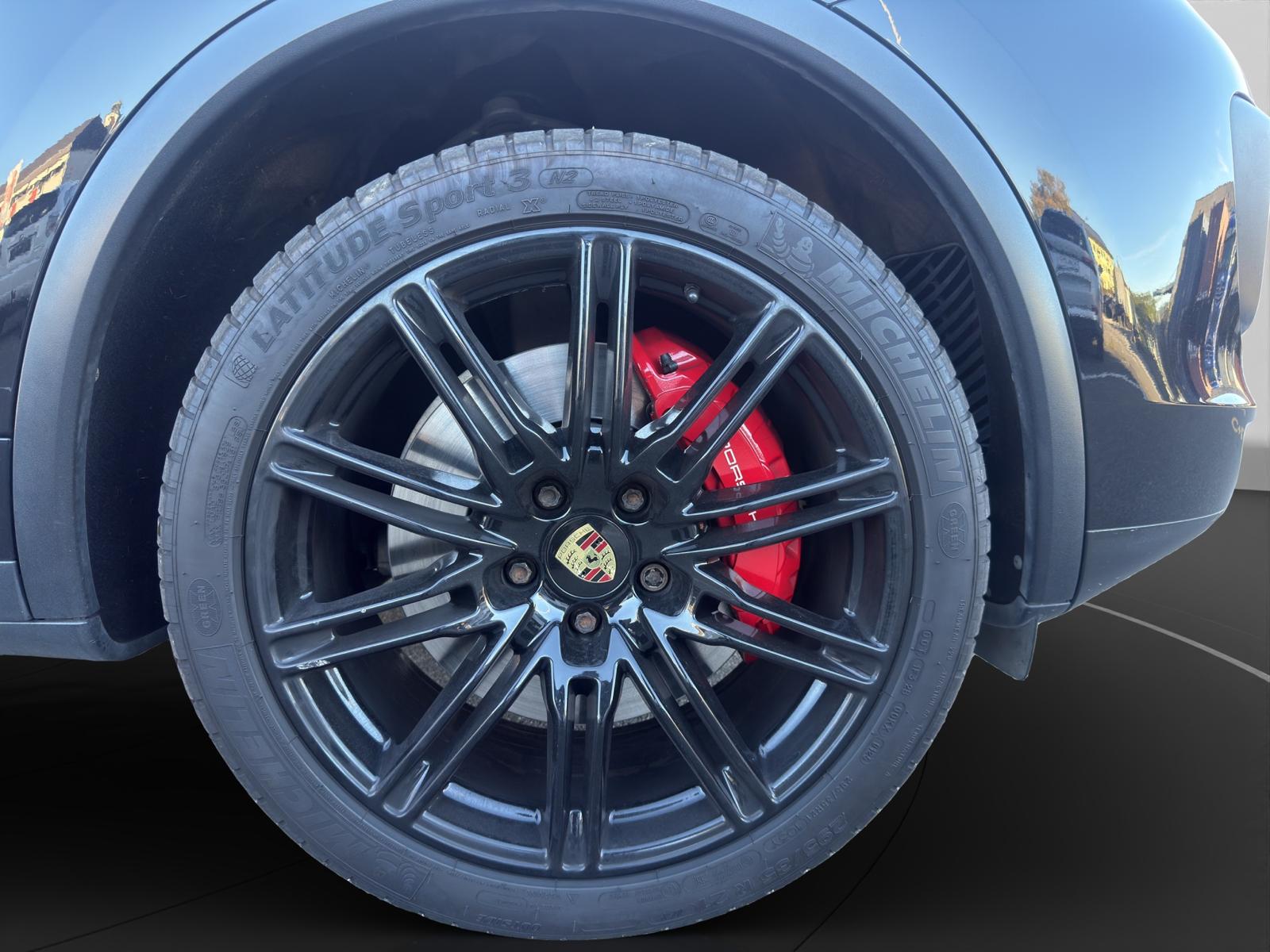 PORSCHE Cayenne Turbo-image-16