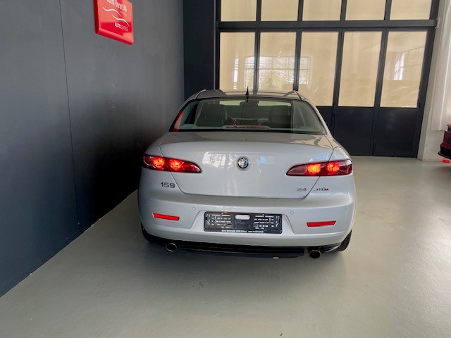 ALFA ROMEO 159 2.4 JTDM 20V Distinctive QTR-image-5