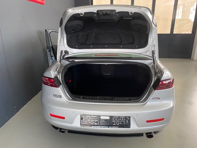 ALFA ROMEO 159 2.4 JTDM 20V Distinctive QTR-image-6