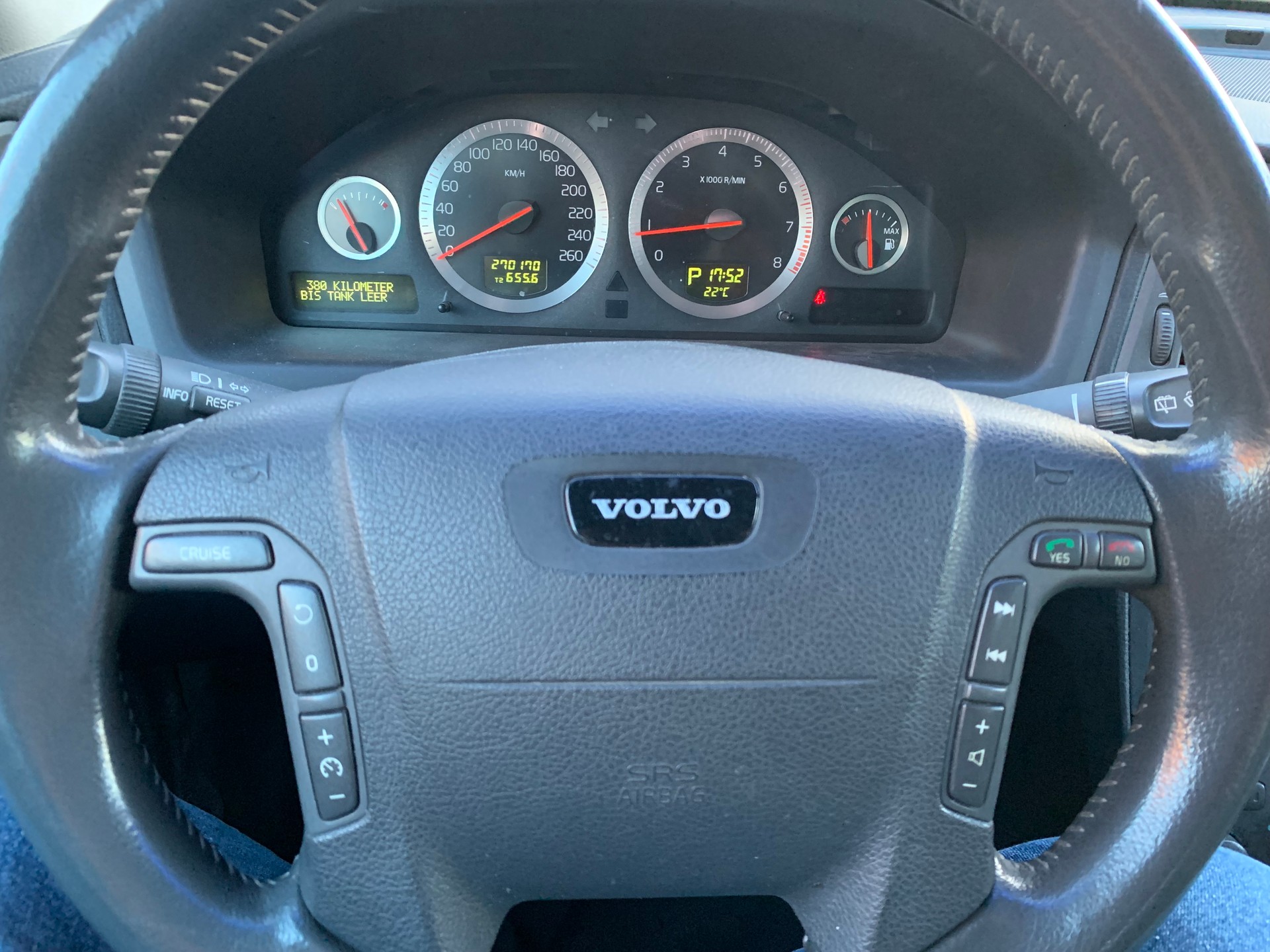 VOLVO V70 2.4T-image-9