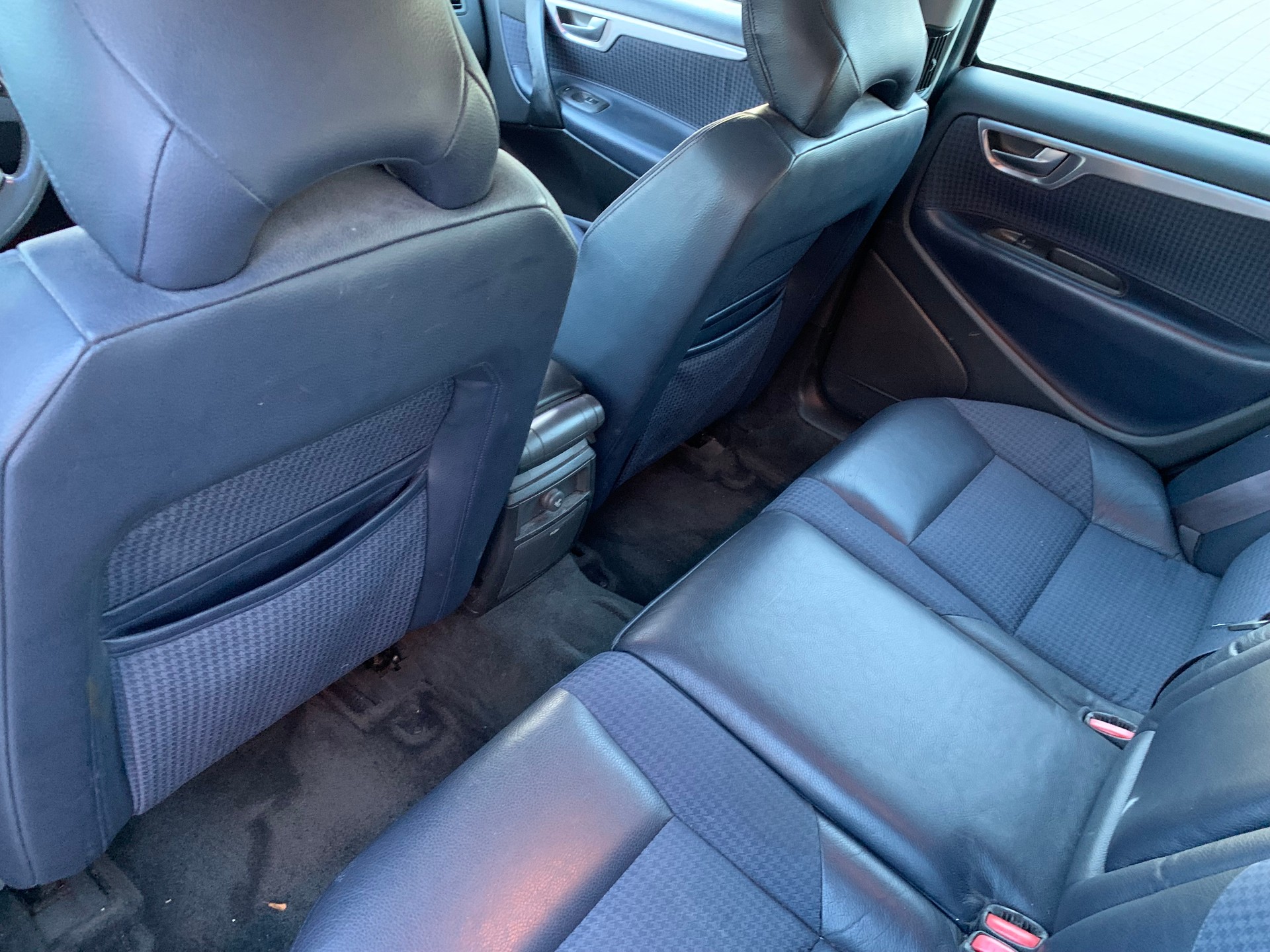 VOLVO V70 2.4T-image-6