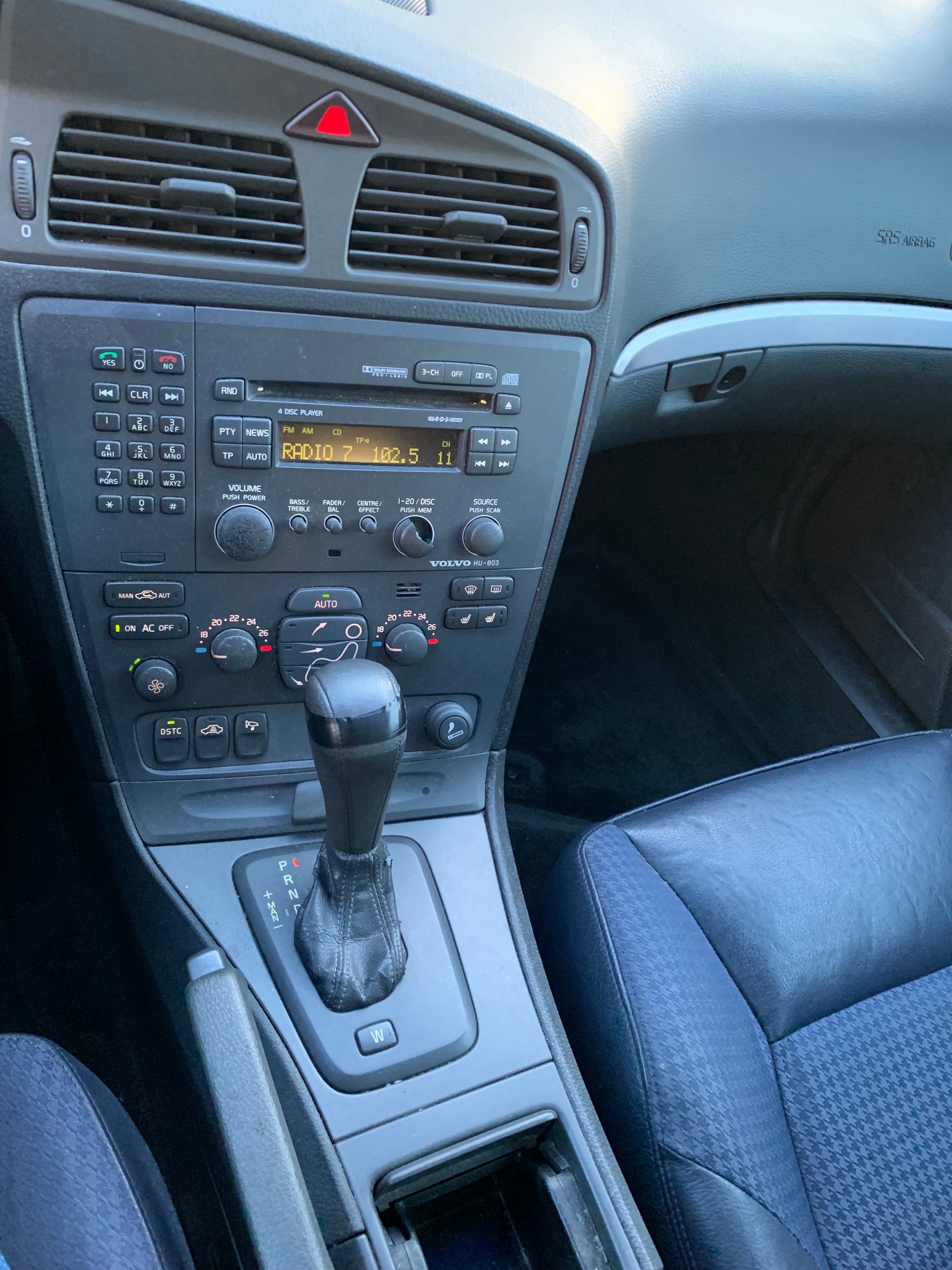 VOLVO V70 2.4T-image-8