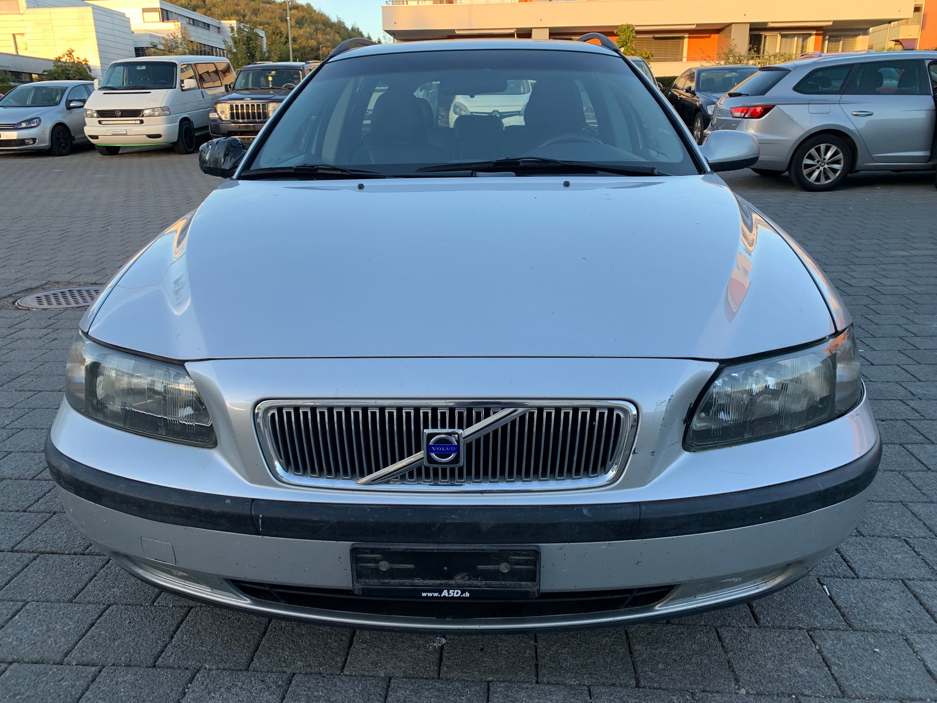 VOLVO V70 2.4T-image-4