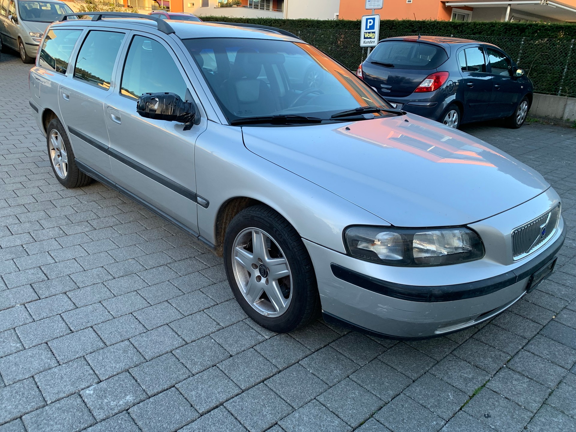 VOLVO V70 2.4T-image-1