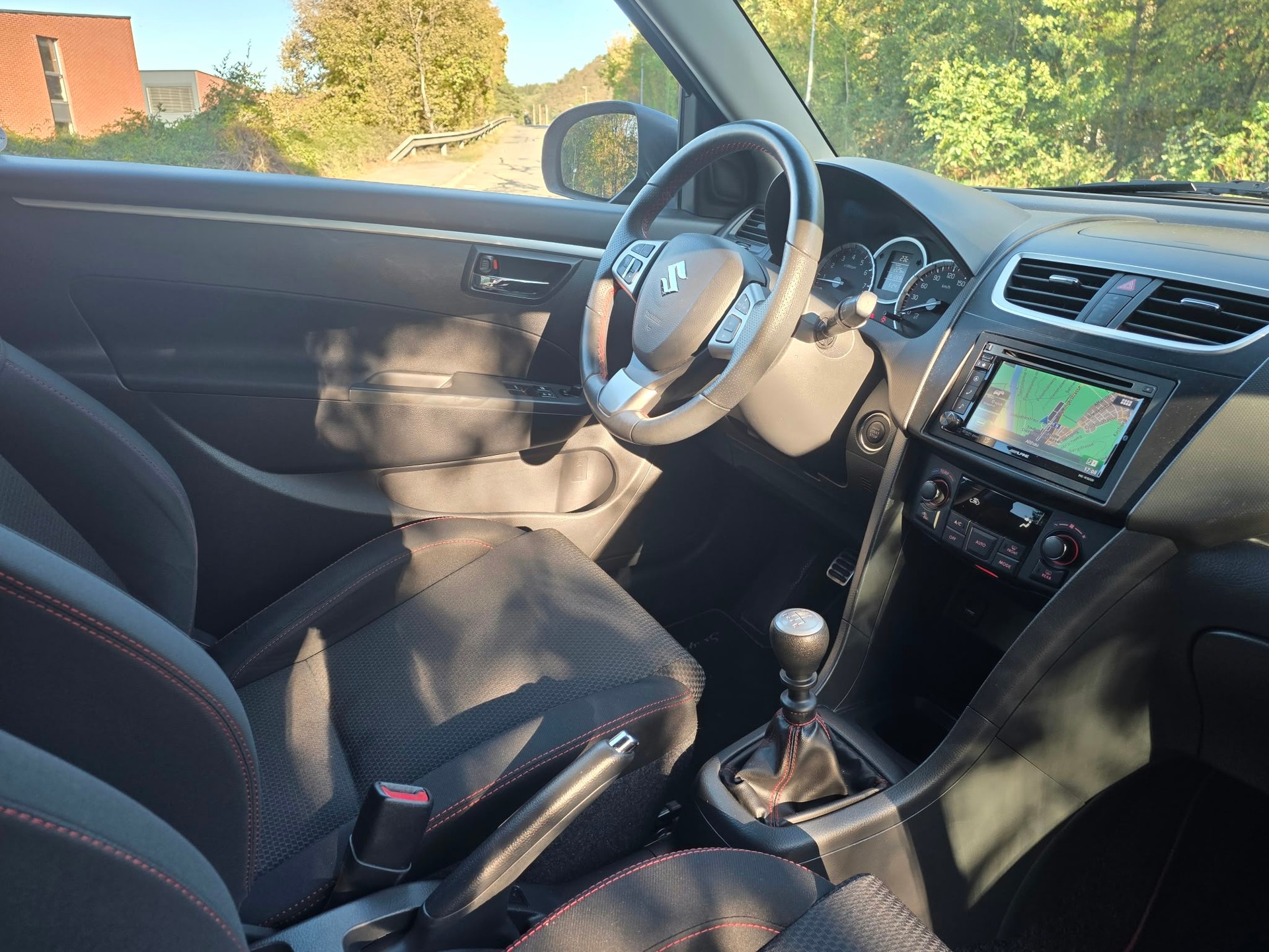 SUZUKI Swift 1.6i 16V Sport-image-10