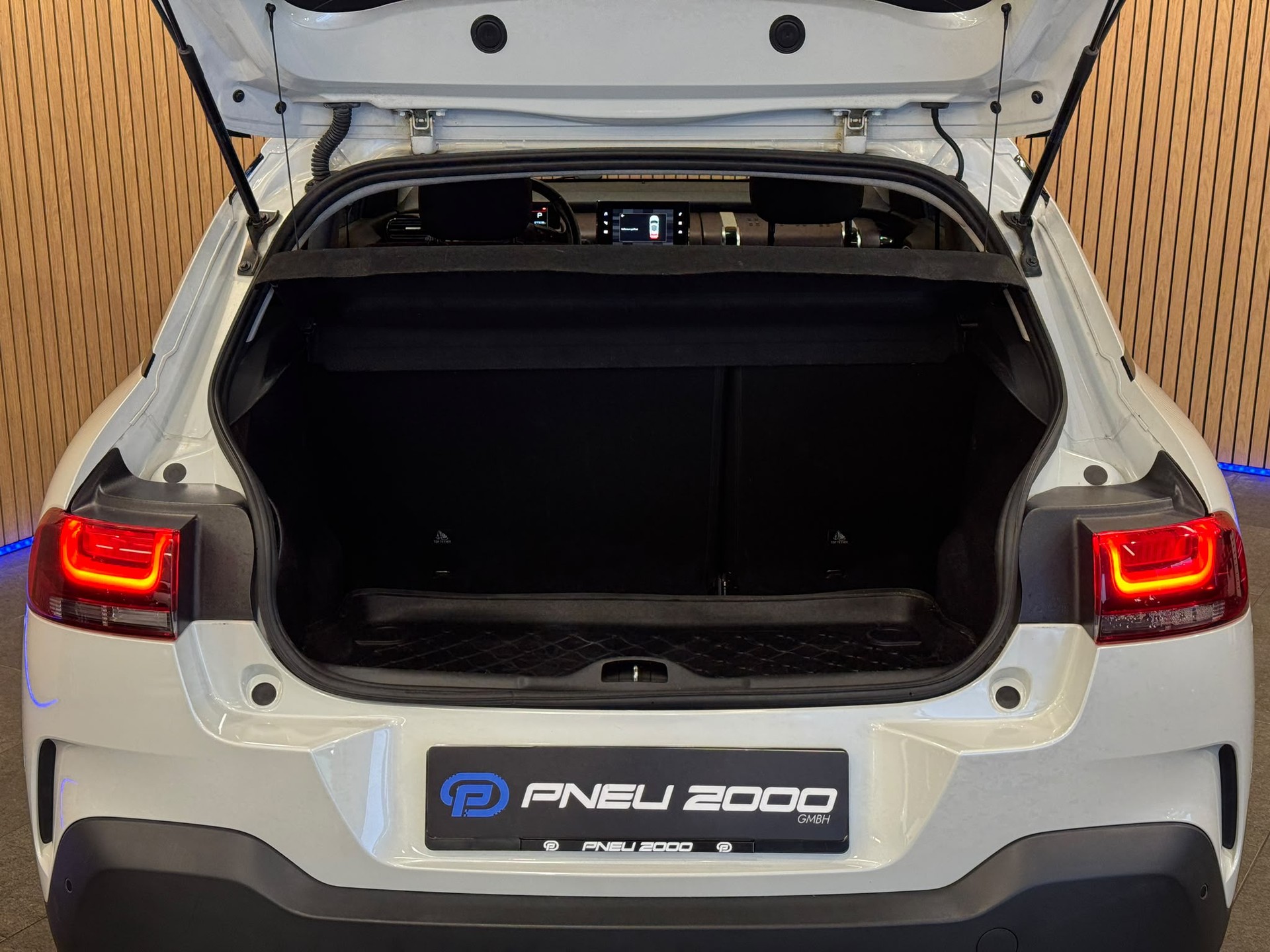CITROEN C4 Cactus 1.2 Pure Tech Shine EAT6-image-6