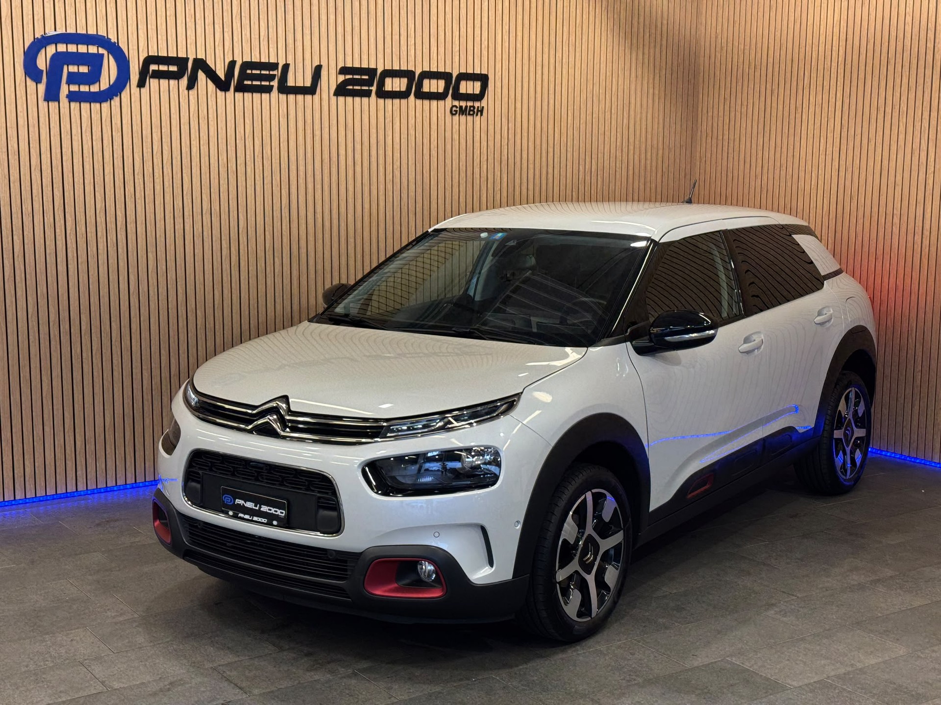 CITROEN C4 Cactus 1.2 Pure Tech Shine EAT6-image-0