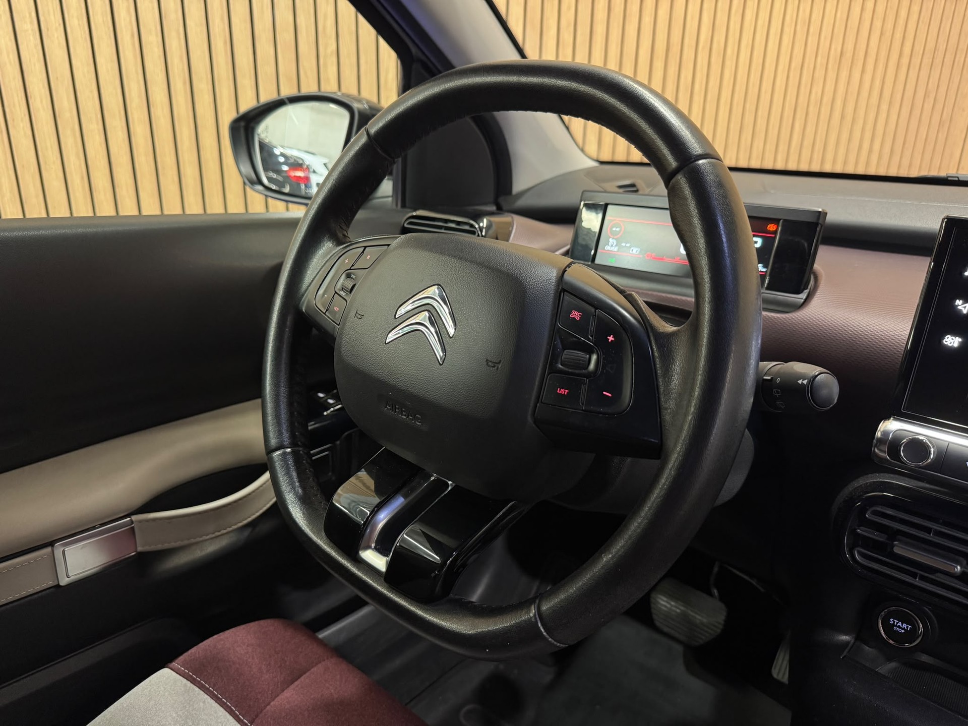 CITROEN C4 Cactus 1.2 Pure Tech Shine EAT6-image-8