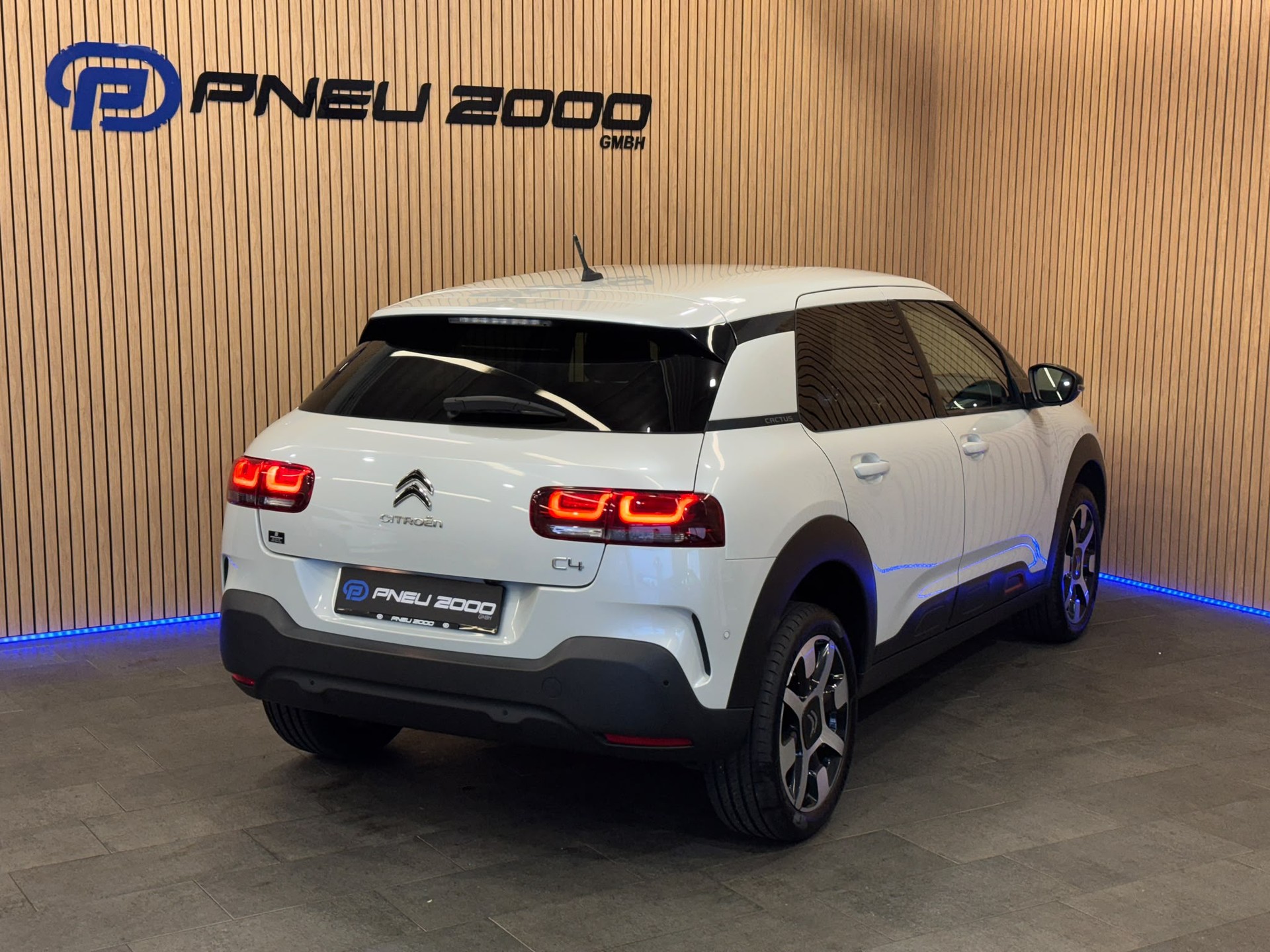 CITROEN C4 Cactus 1.2 Pure Tech Shine EAT6-image-4