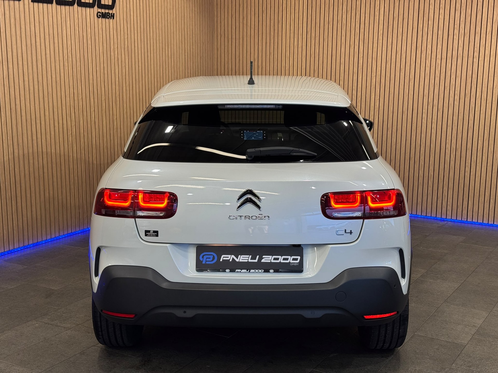 CITROEN C4 Cactus 1.2 Pure Tech Shine EAT6-image-5