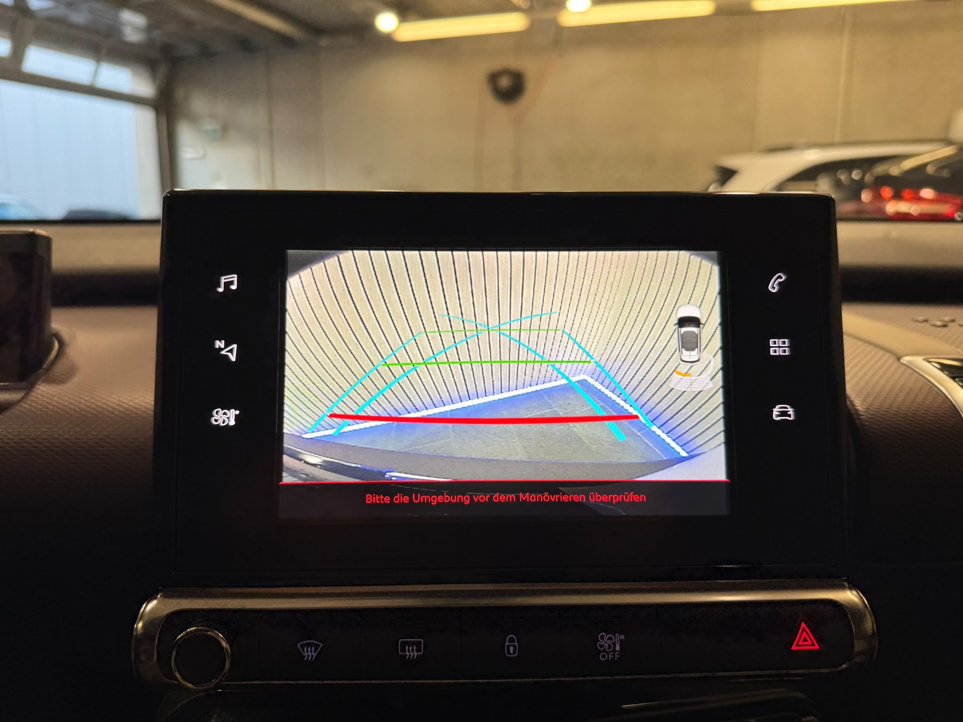 CITROEN C4 Cactus 1.2 Pure Tech Shine EAT6-image-16