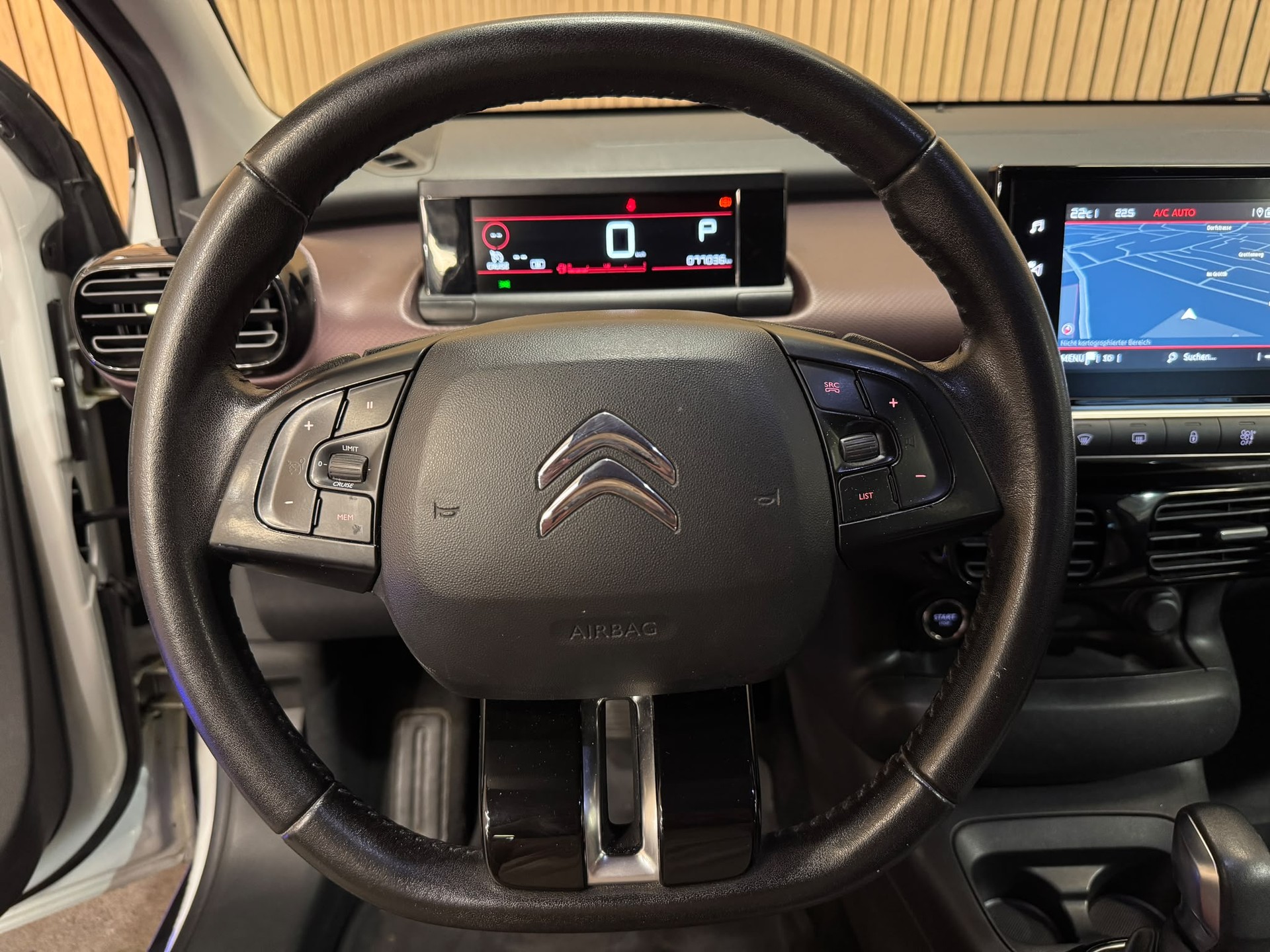 CITROEN C4 Cactus 1.2 Pure Tech Shine EAT6-image-9