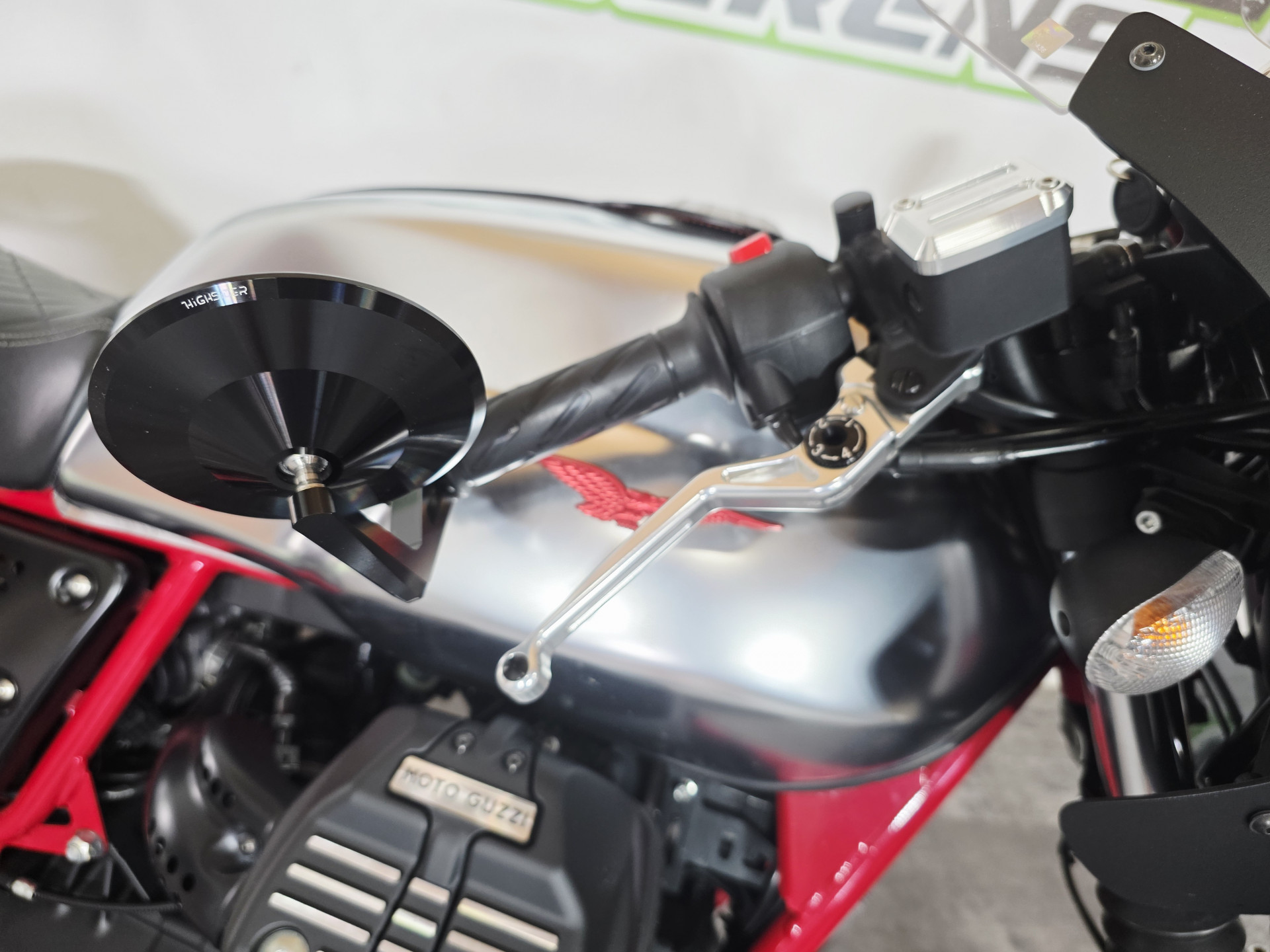 MOTO GUZZI V7 III Racer-showroom-element-2