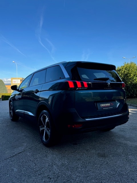 PEUGEOT 5008 1.2 Pure Tech Allure EAT8-image-3
