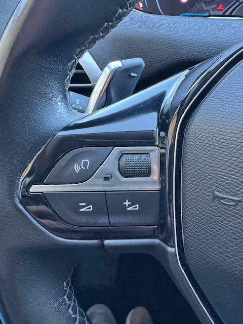 PEUGEOT 5008 1.2 Pure Tech Allure EAT8-image-13