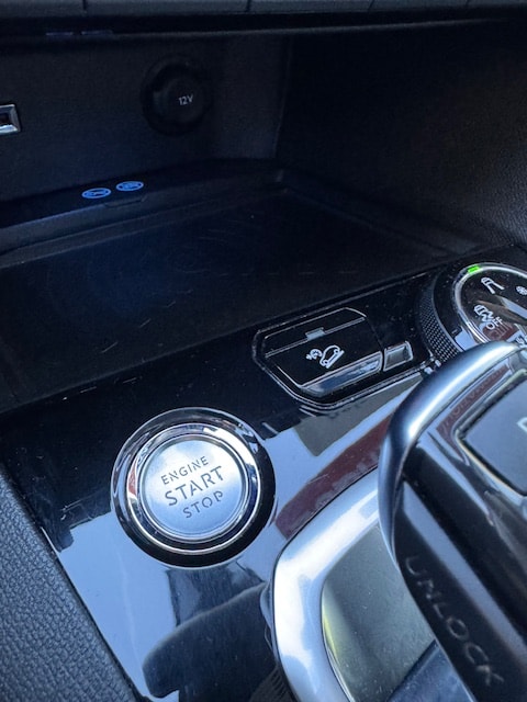 PEUGEOT 5008 1.2 Pure Tech Allure EAT8-image-16