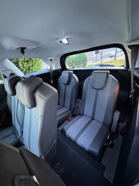 PEUGEOT 5008 1.2 Pure Tech Allure EAT8-image-23
