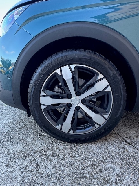 PEUGEOT 5008 1.2 Pure Tech Allure EAT8-image-26