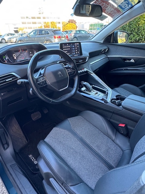 PEUGEOT 5008 1.2 Pure Tech Allure EAT8-image-6